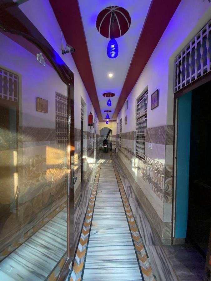 Friends & Hostel- Near Taj Mahal Hostel