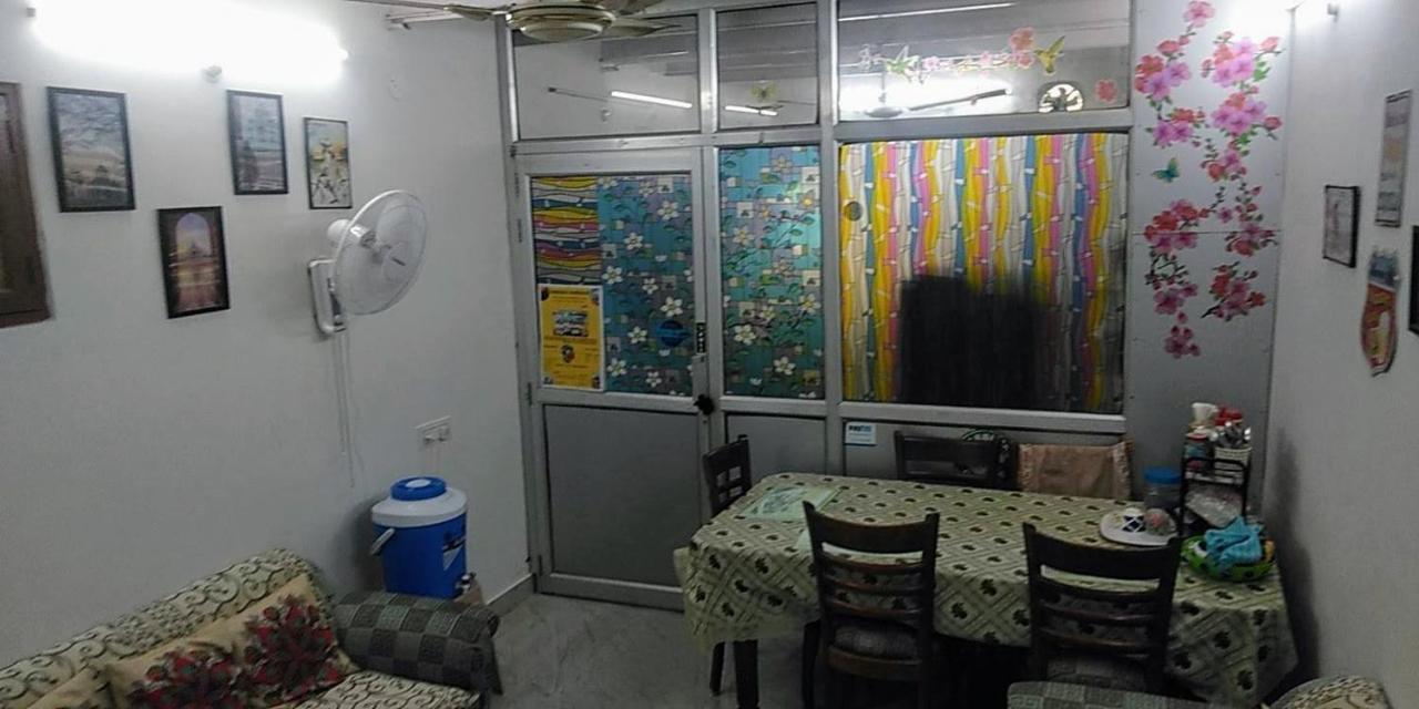 Zigzag Hostel *