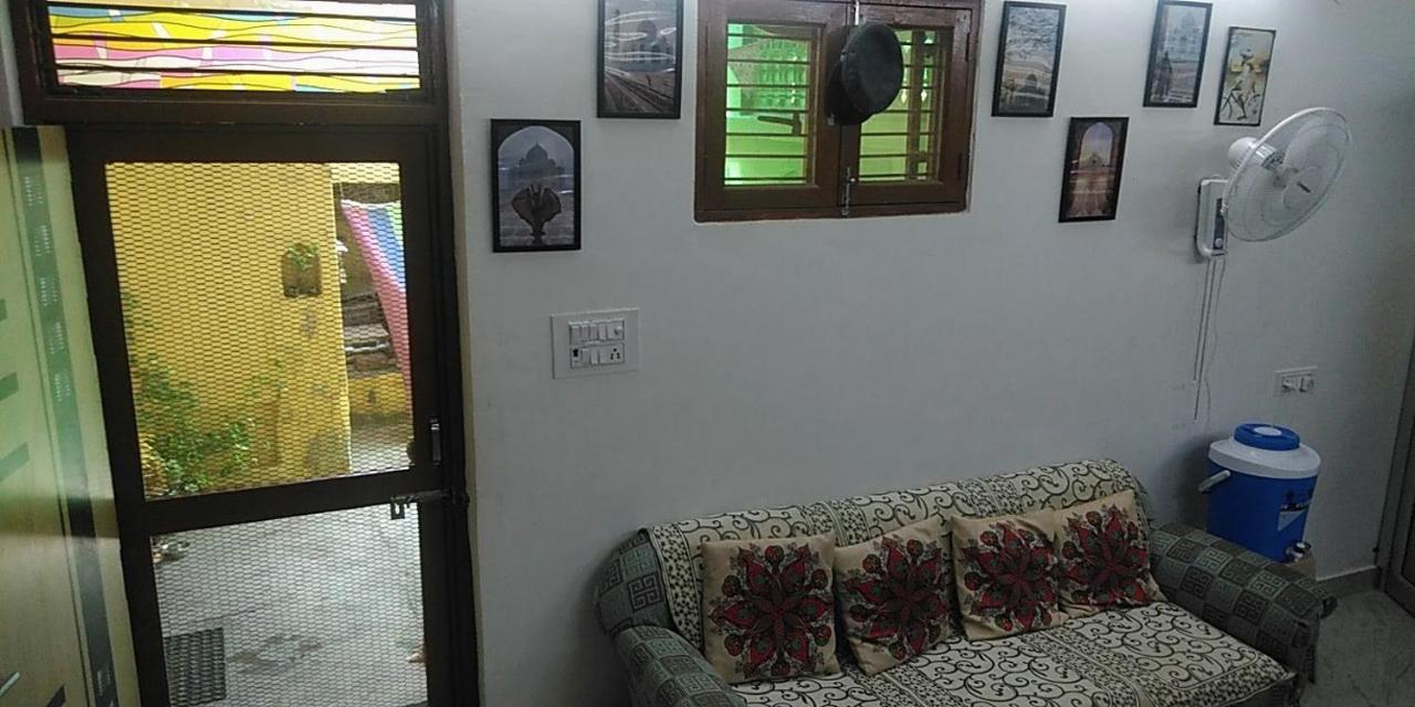 Zigzag * Agra (Uttar Pradesh)