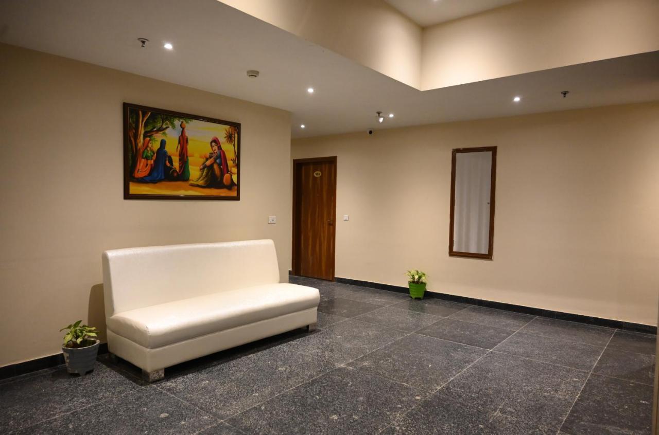 Hotel Neel Clarks Express 3*