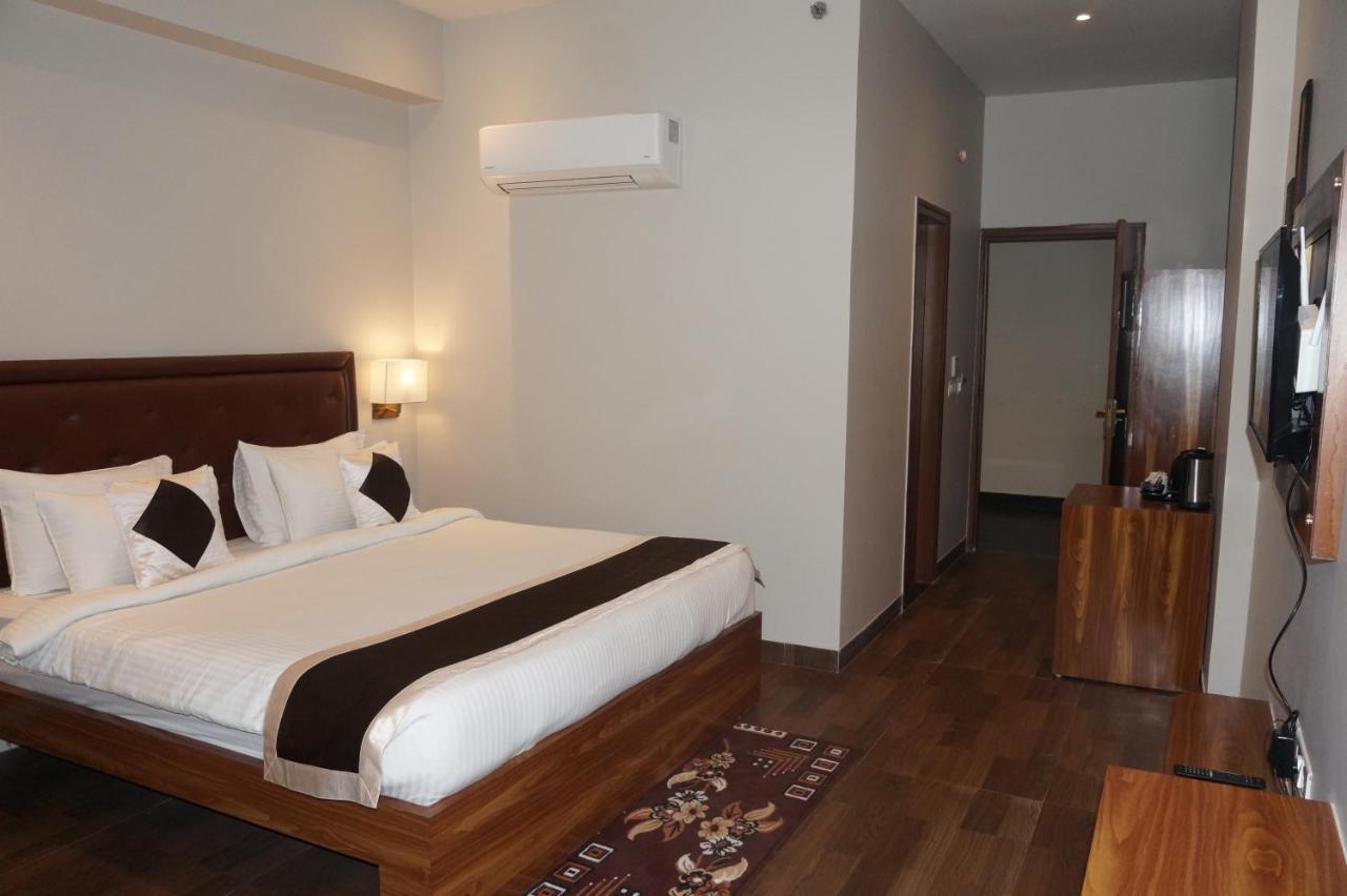 Neel Clarks Express Hotel Agra (Uttar Pradesh)
