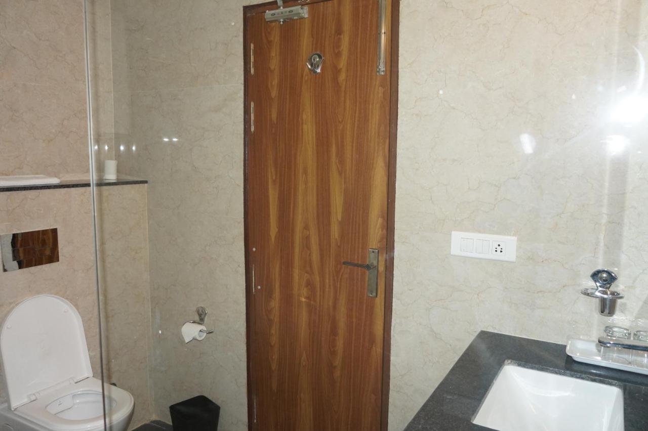Hotel Neel Clarks Express Agra (Uttar Pradesh)