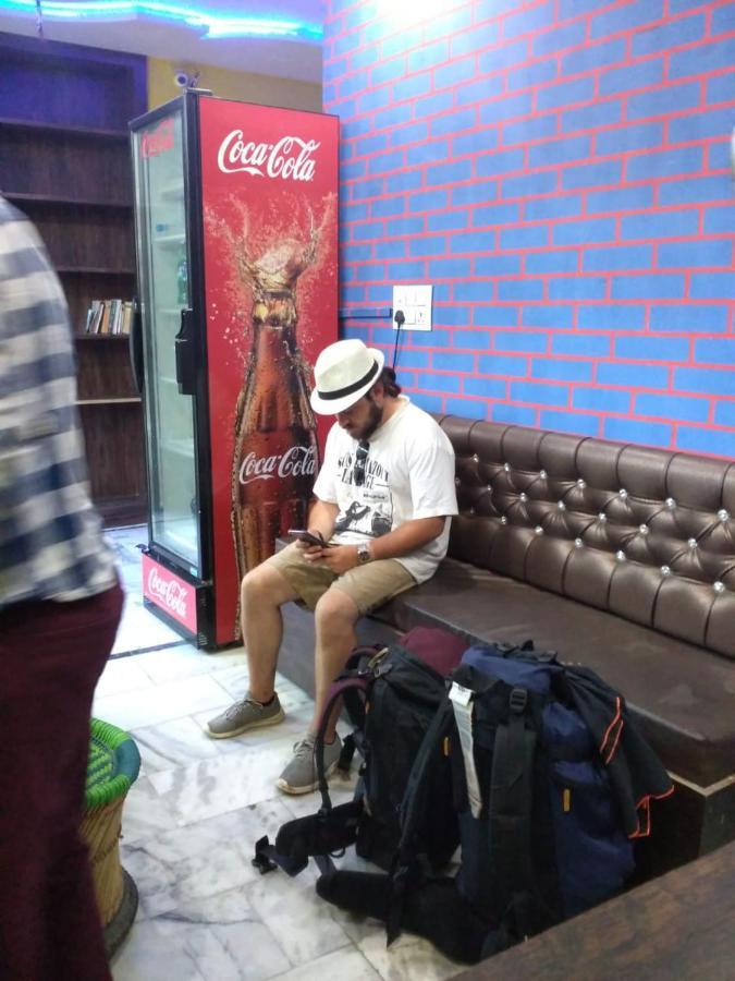 Hostel Big Brother