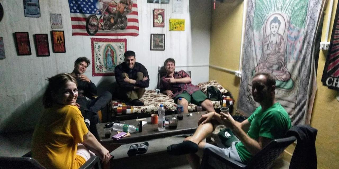 Zigzag Hostel *