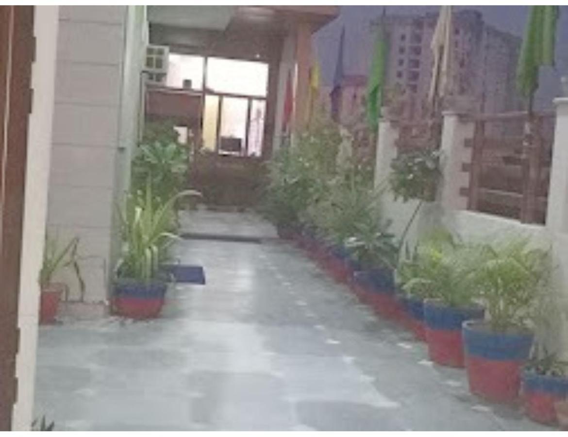 Gayatri Residency, Agra Hotel
