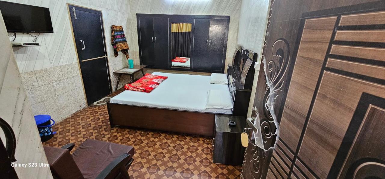 Dinesh Hotel *