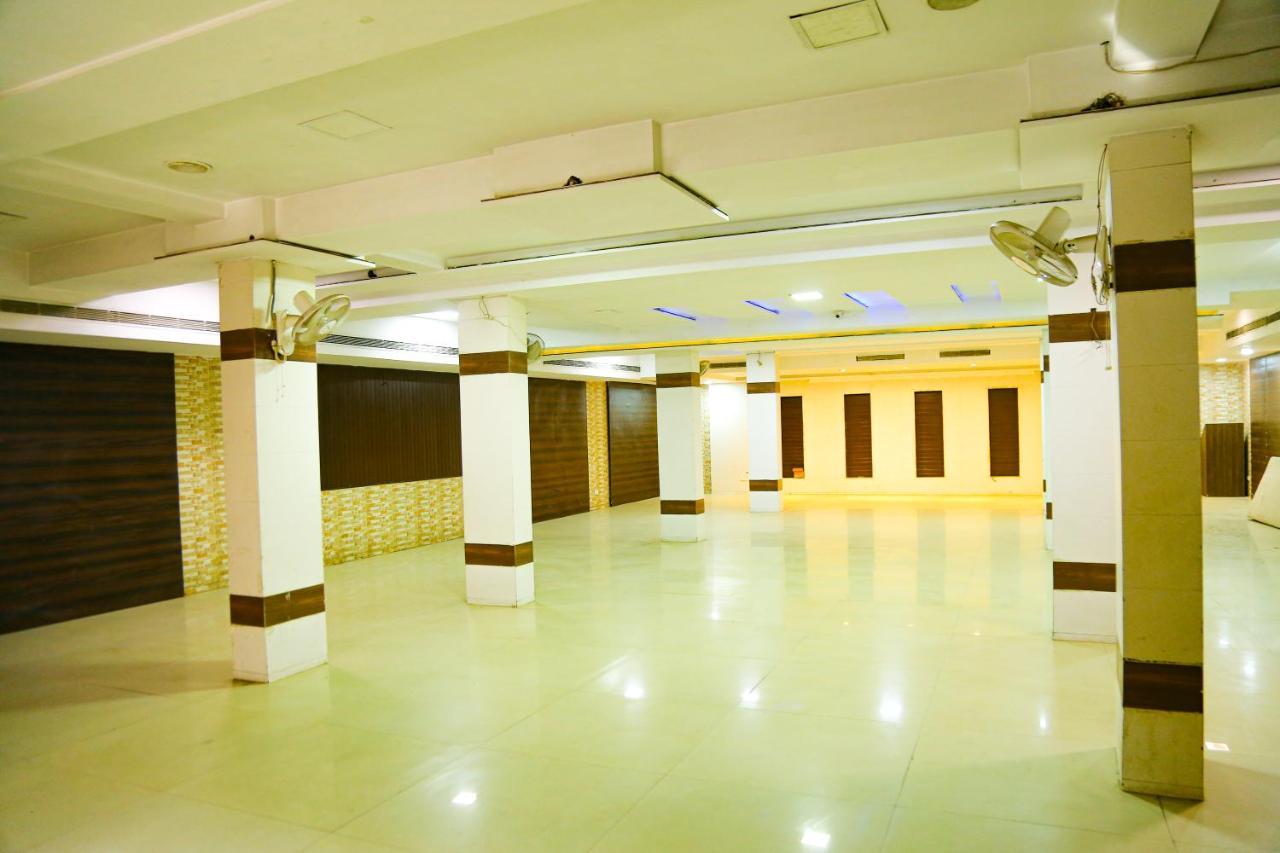 Hotel Riya Palace- Near Idgah Railway Station Agra Agra (Uttar Pradesh)