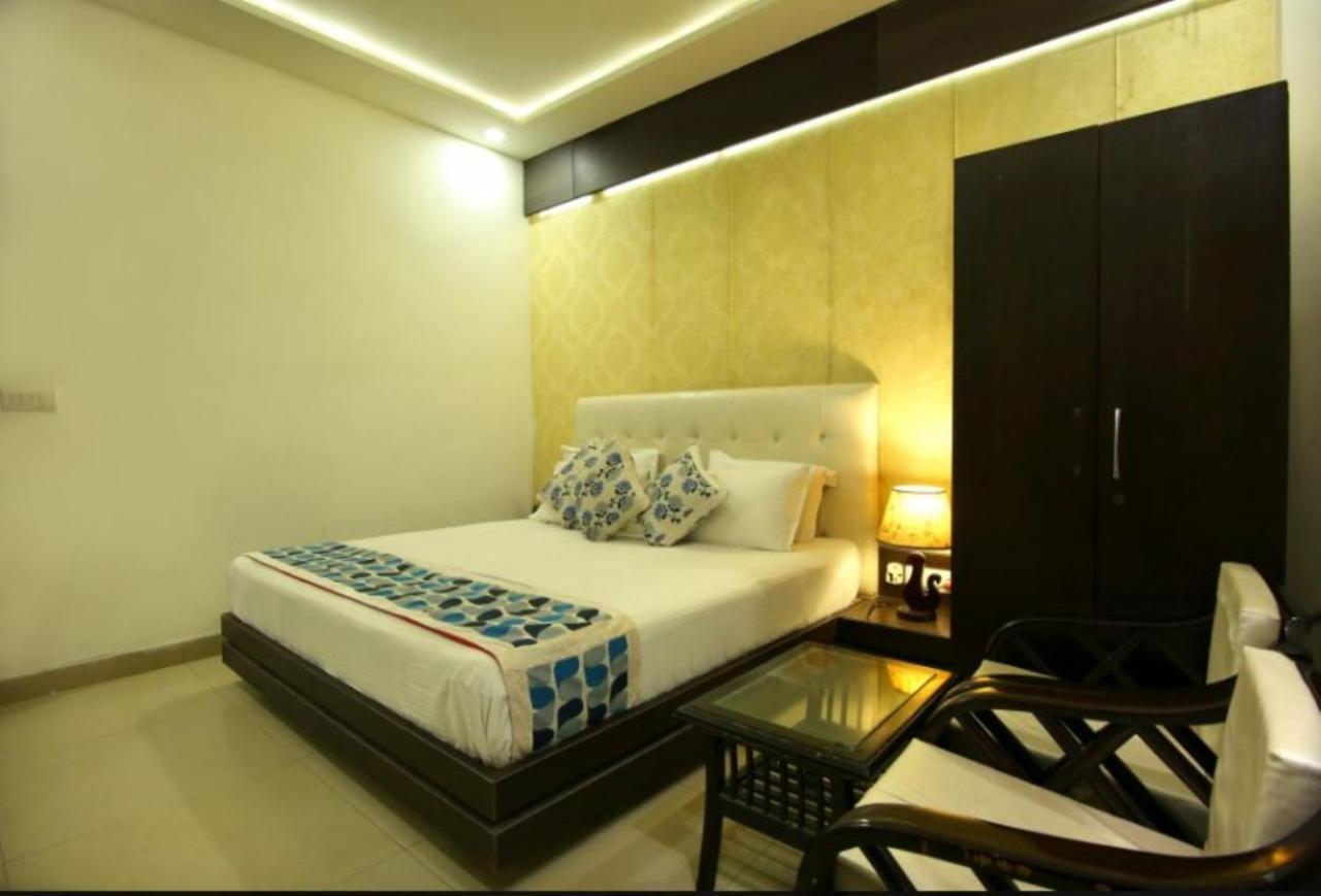 Hotel Riya Palace- Near Idgah Railway Station Agra