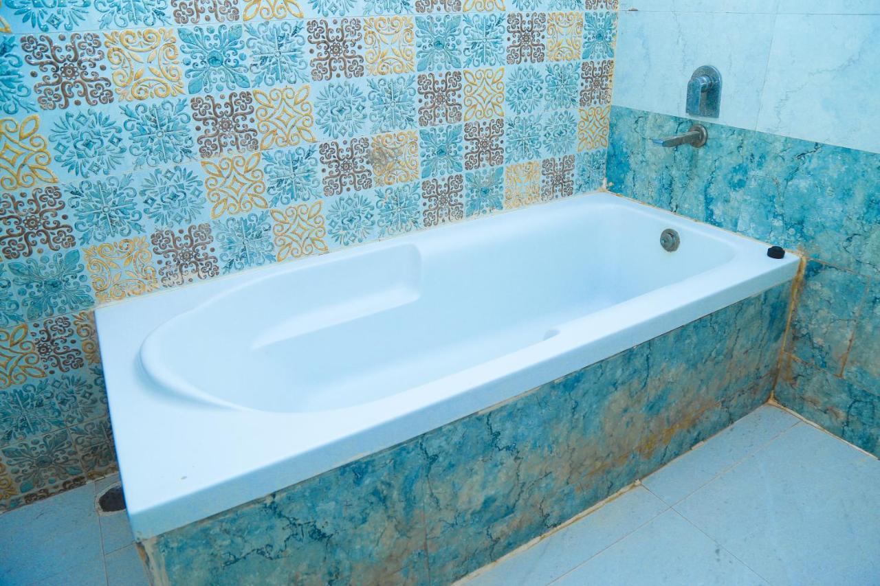 Riya Palace- Near Idgah Railway Station Agra Agra (Uttar Pradesh)
