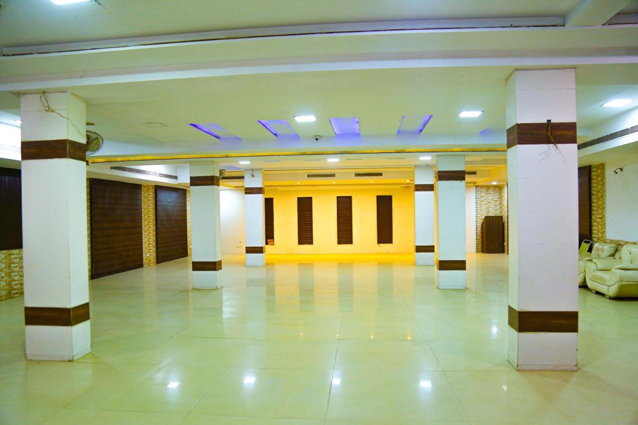 Riya Palace- Near Idgah Railway Station Agra *