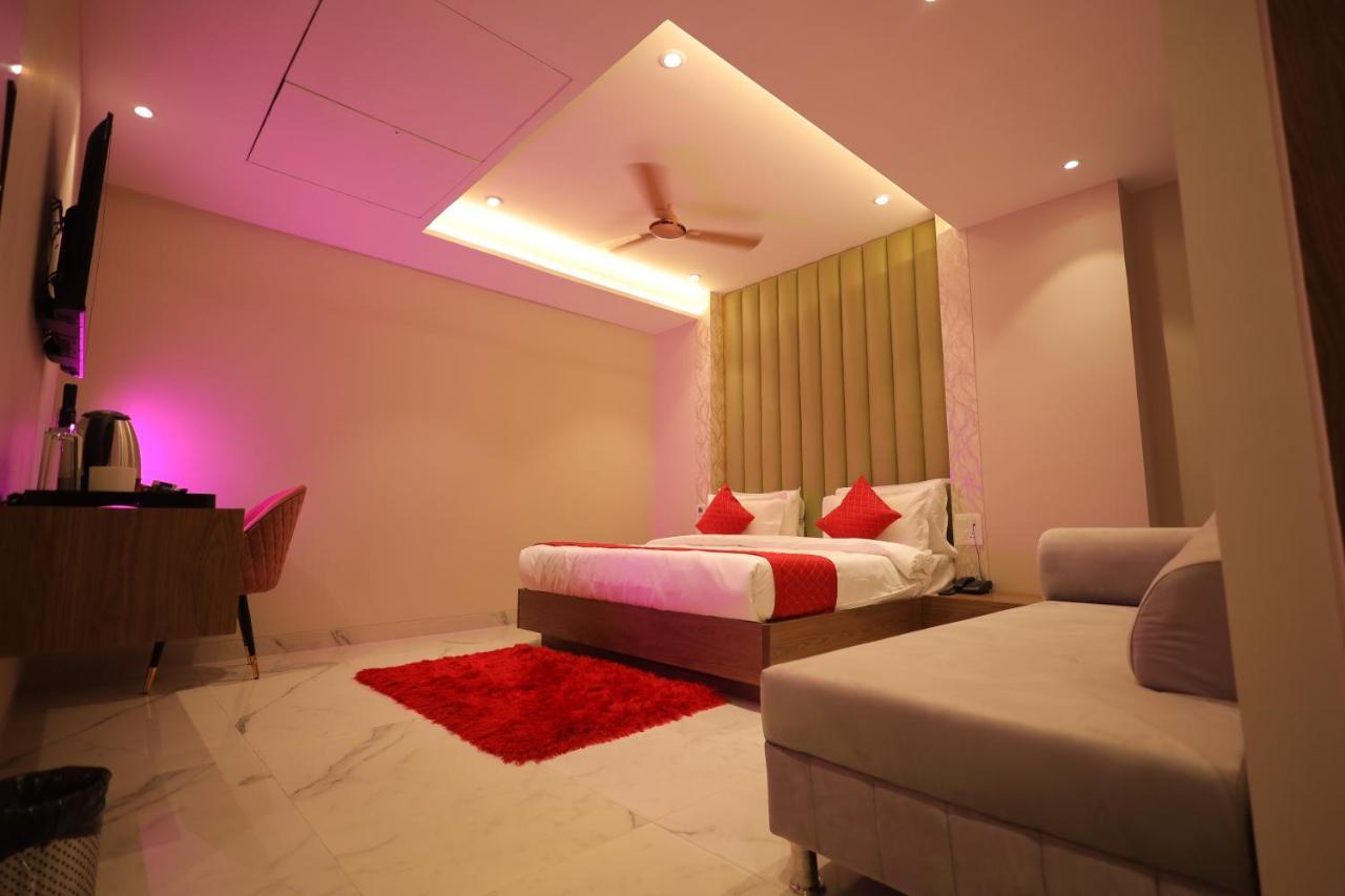 Taj Crown Plaza Hotel Agra (Uttar Pradesh)