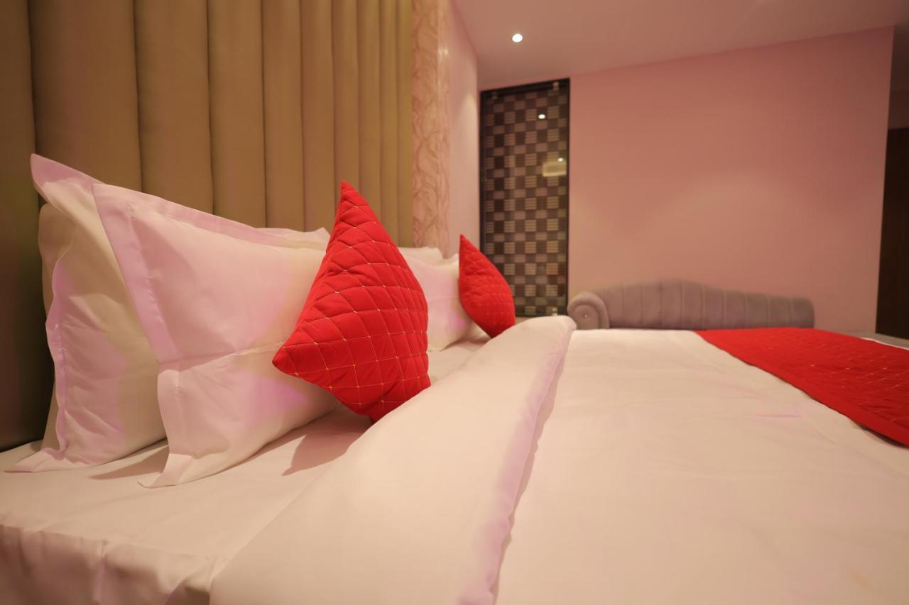 Taj Crown Plaza Hotel