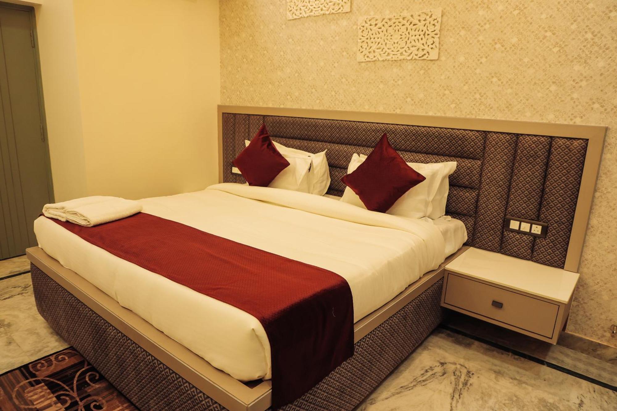 Apartment Anirudh Agra (Uttar Pradesh)