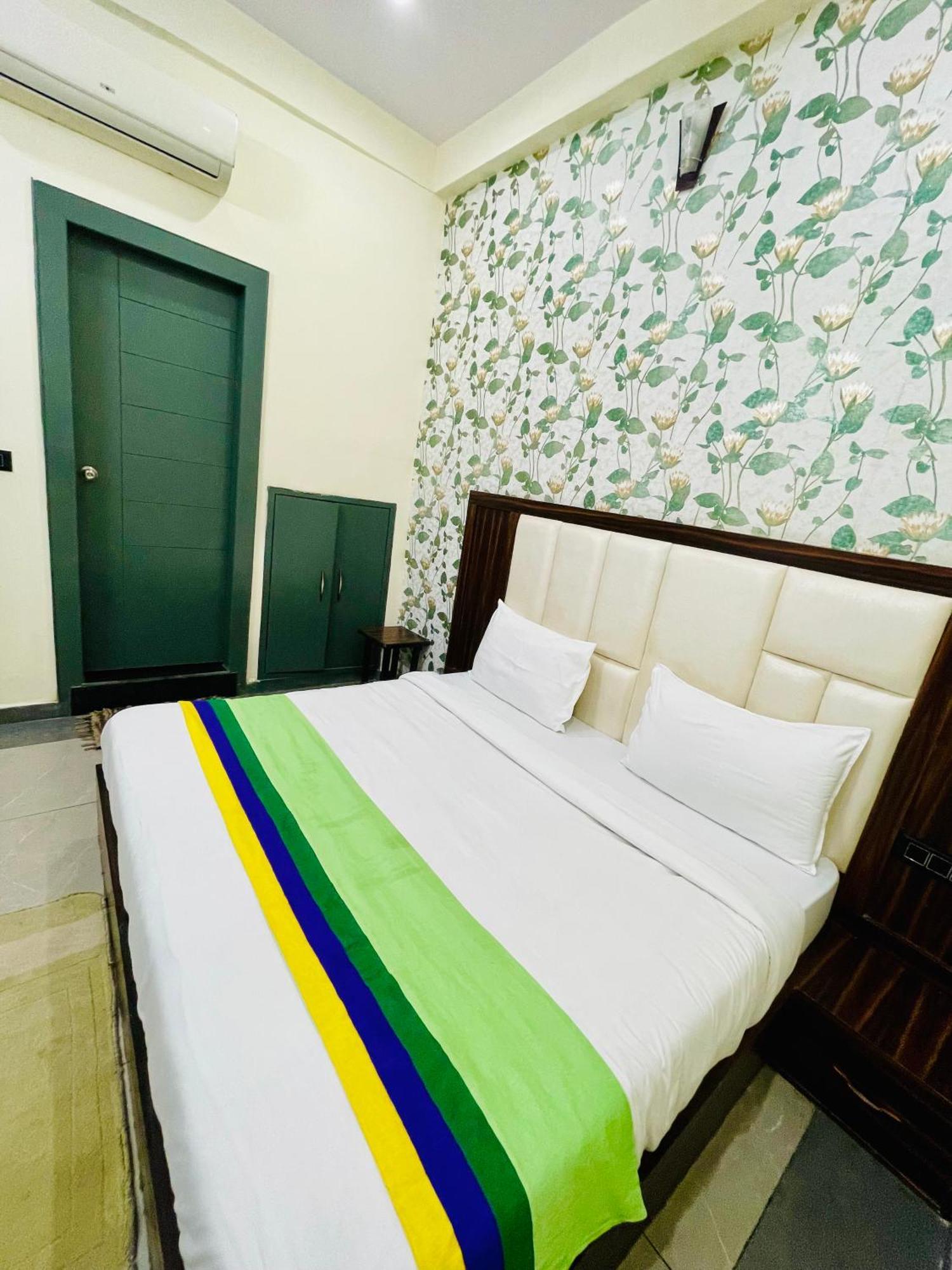 Hotel Taj Star By Urban 3*