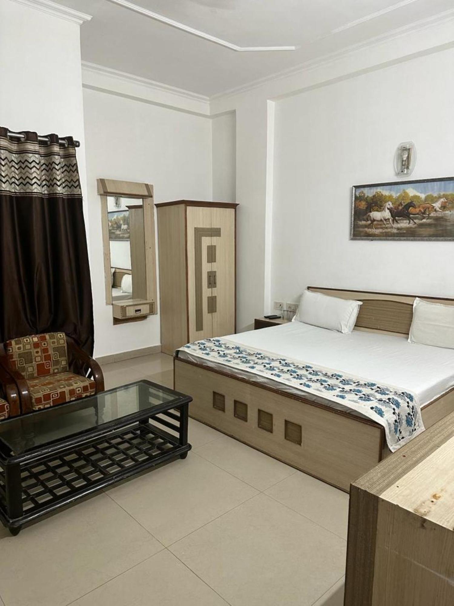 Riya Palace- Near Idgah Railway Station Agra Hotel Agra (Uttar Pradesh)