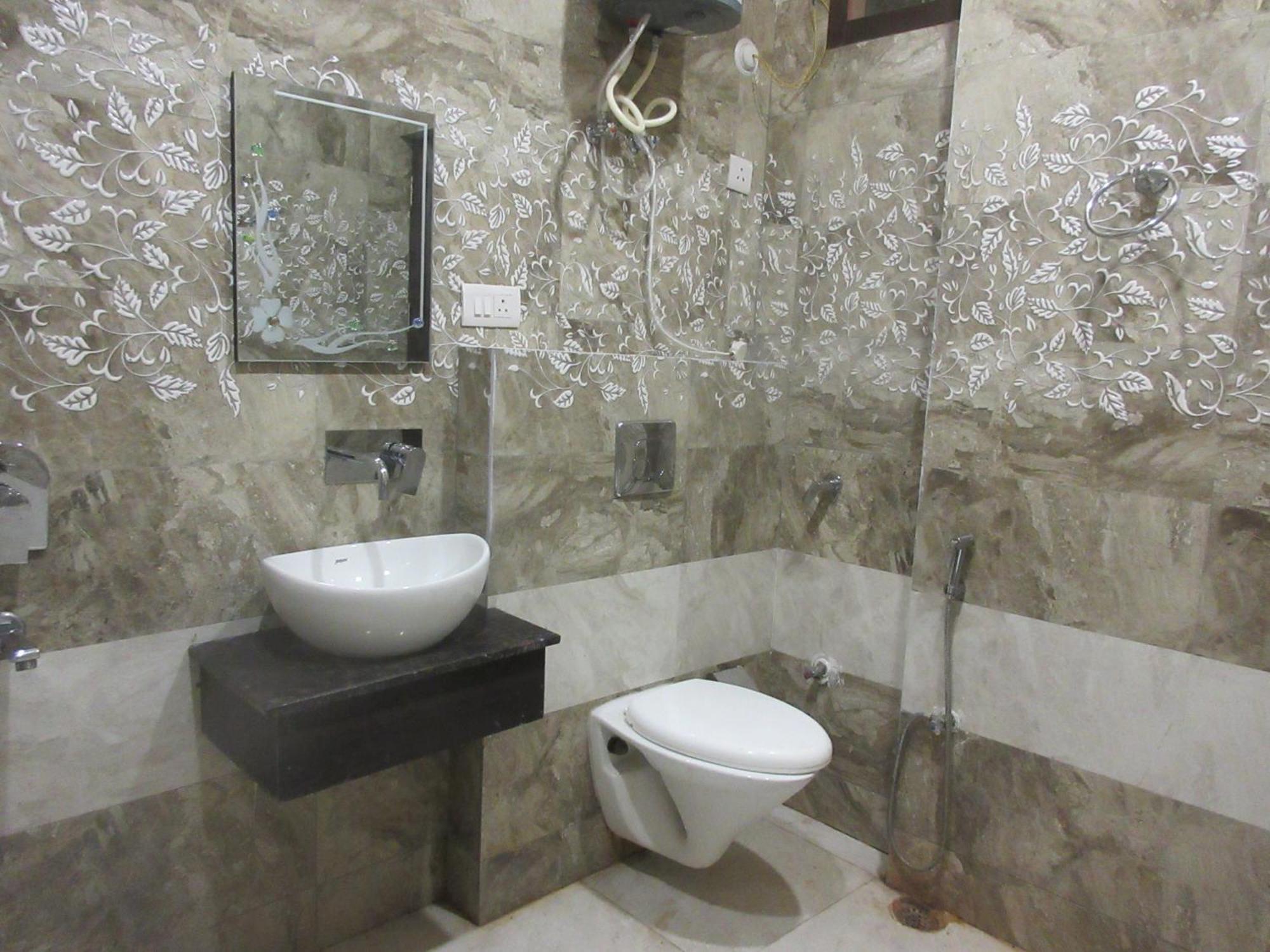 Riya Palace- Near Idgah Railway Station Agra