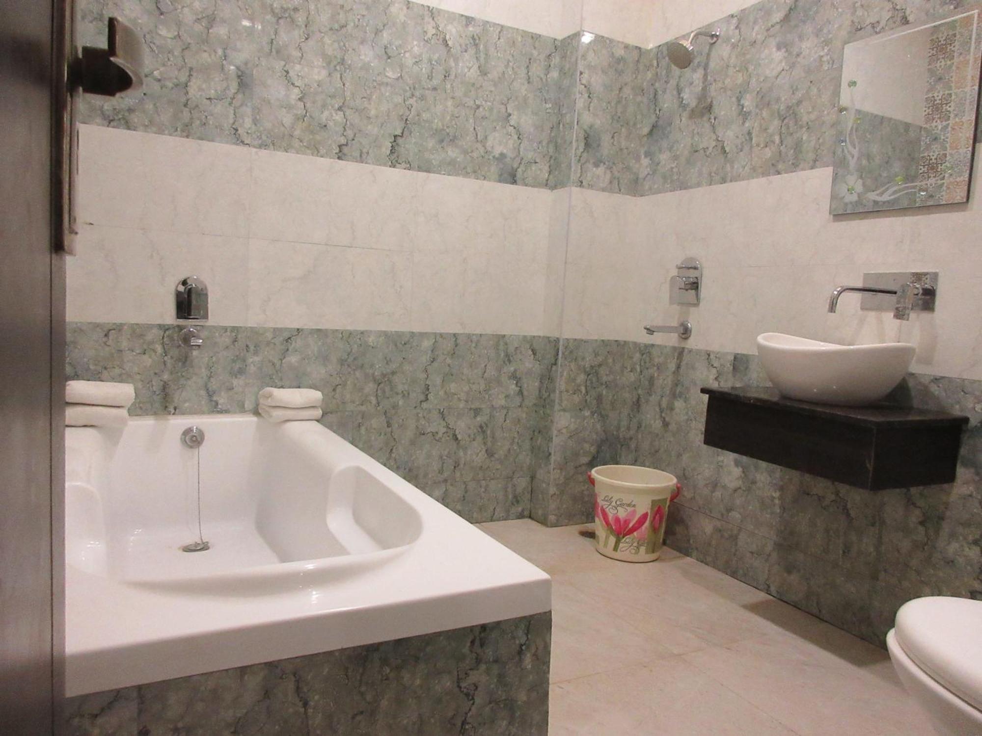 Riya Palace- Near Idgah Railway Station Agra