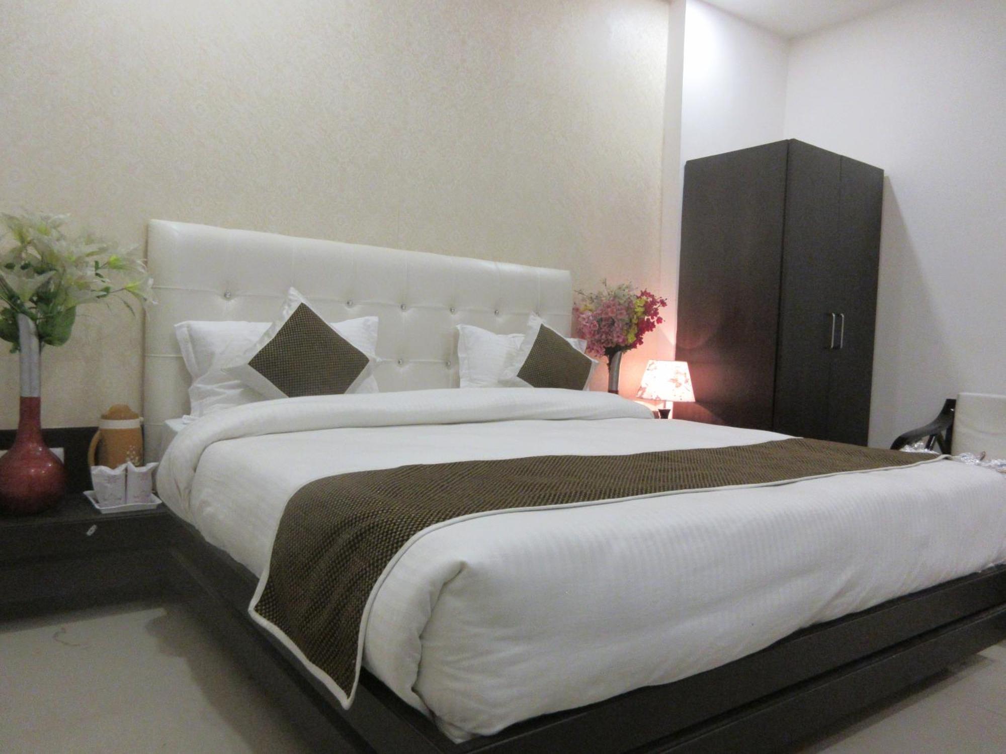 Hotel Riya Palace- Near Idgah Railway Station Agra Agra (Uttar Pradesh)