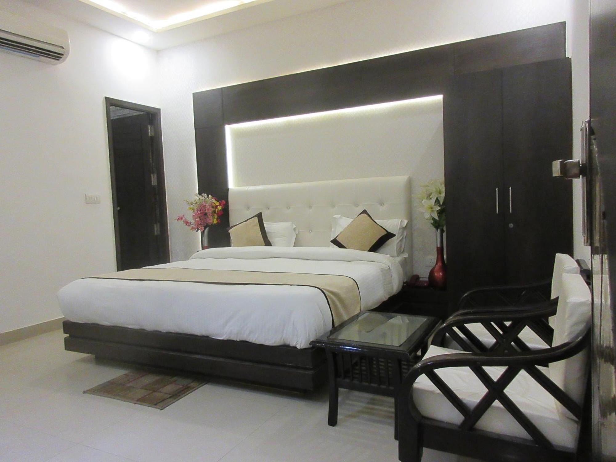 Riya Palace- Near Idgah Railway Station Agra *