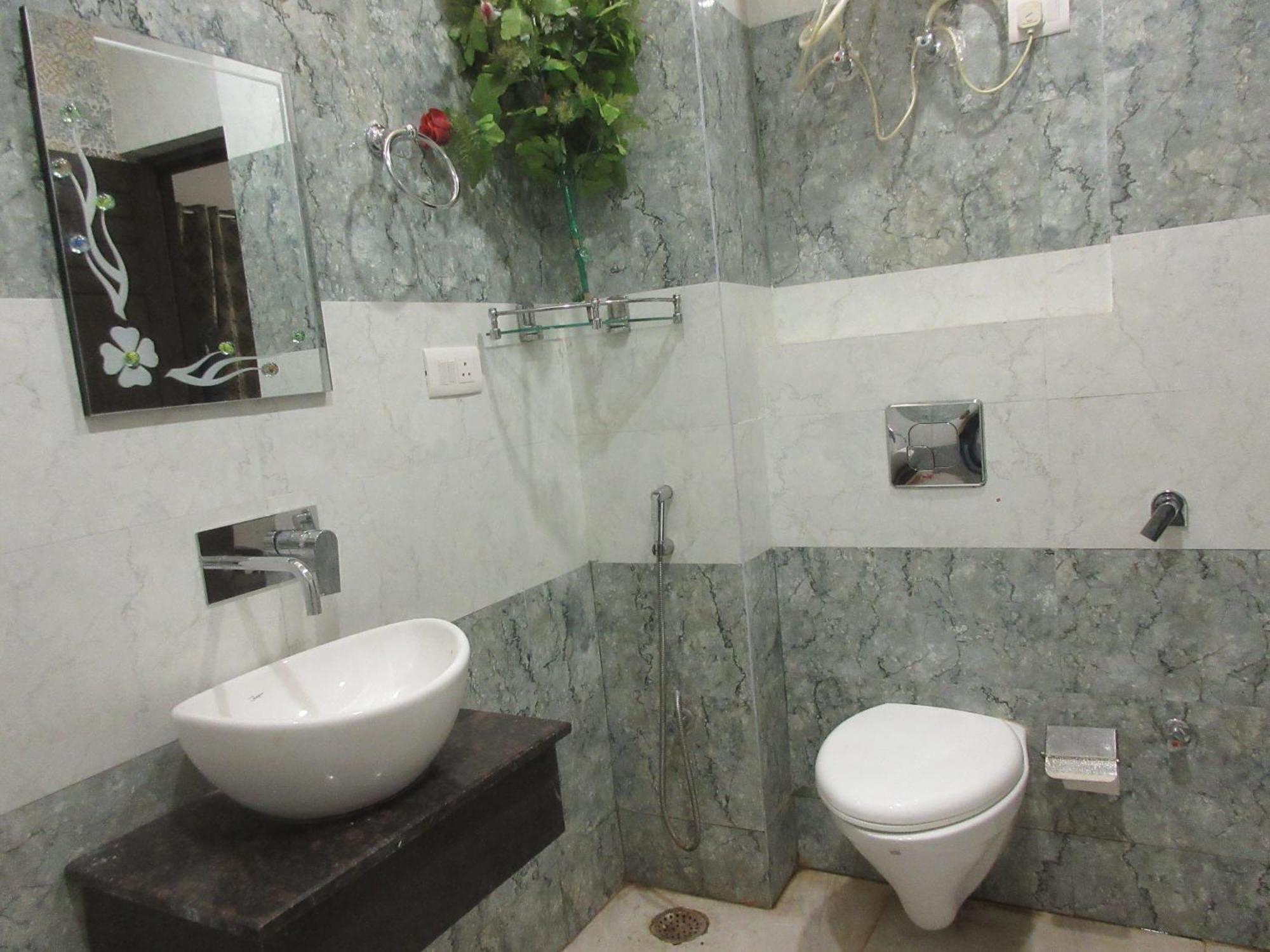 Riya Palace- Near Idgah Railway Station Agra *