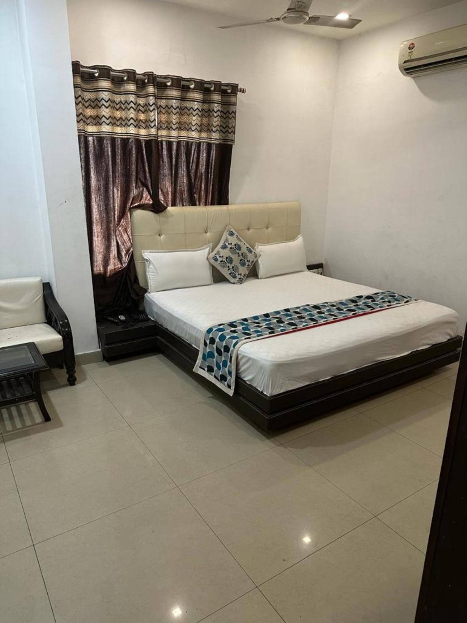 Hotel Riya Palace- Near Idgah Railway Station Agra