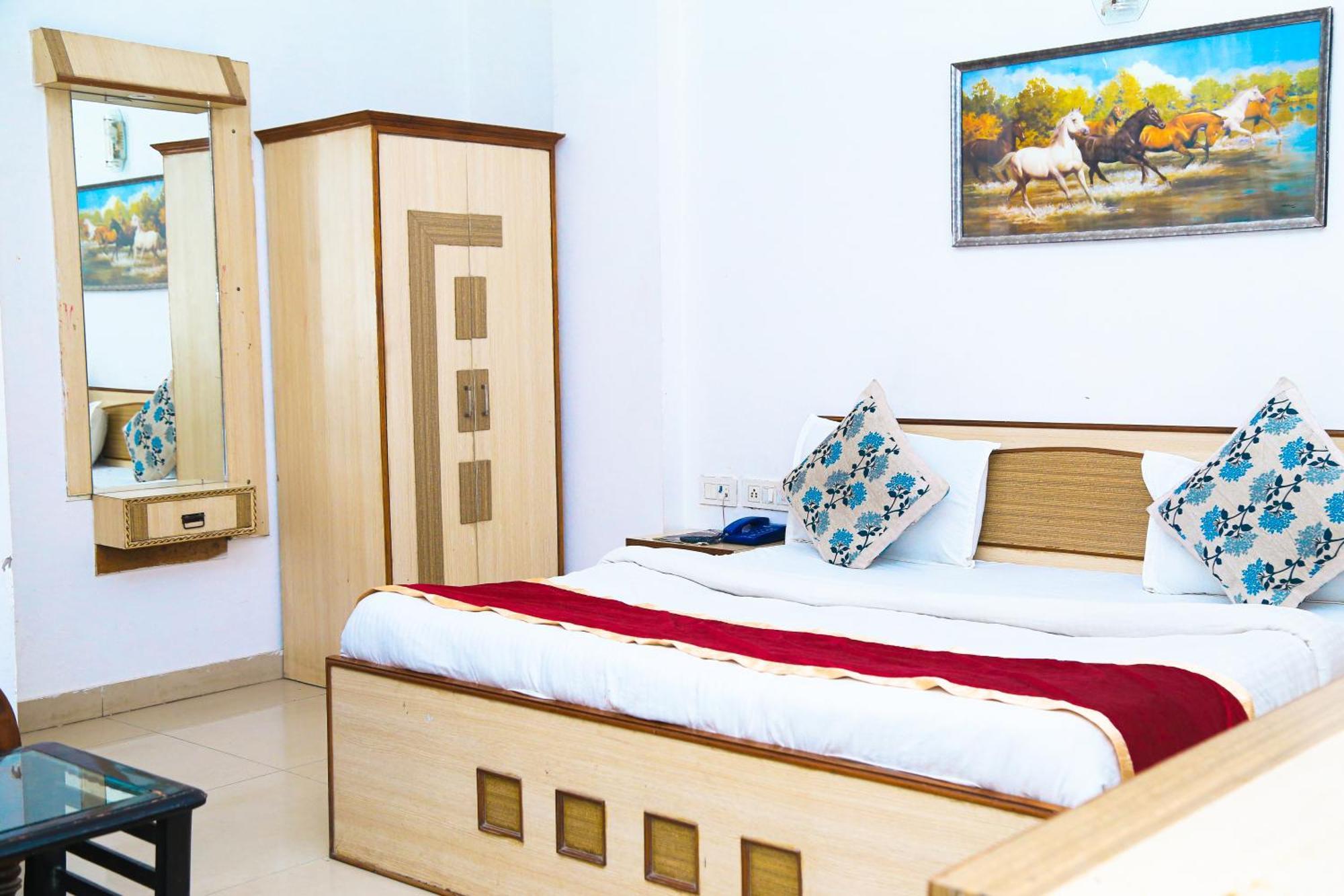 Riya Palace- Near Idgah Railway Station Agra Hotel Agra (Uttar Pradesh)