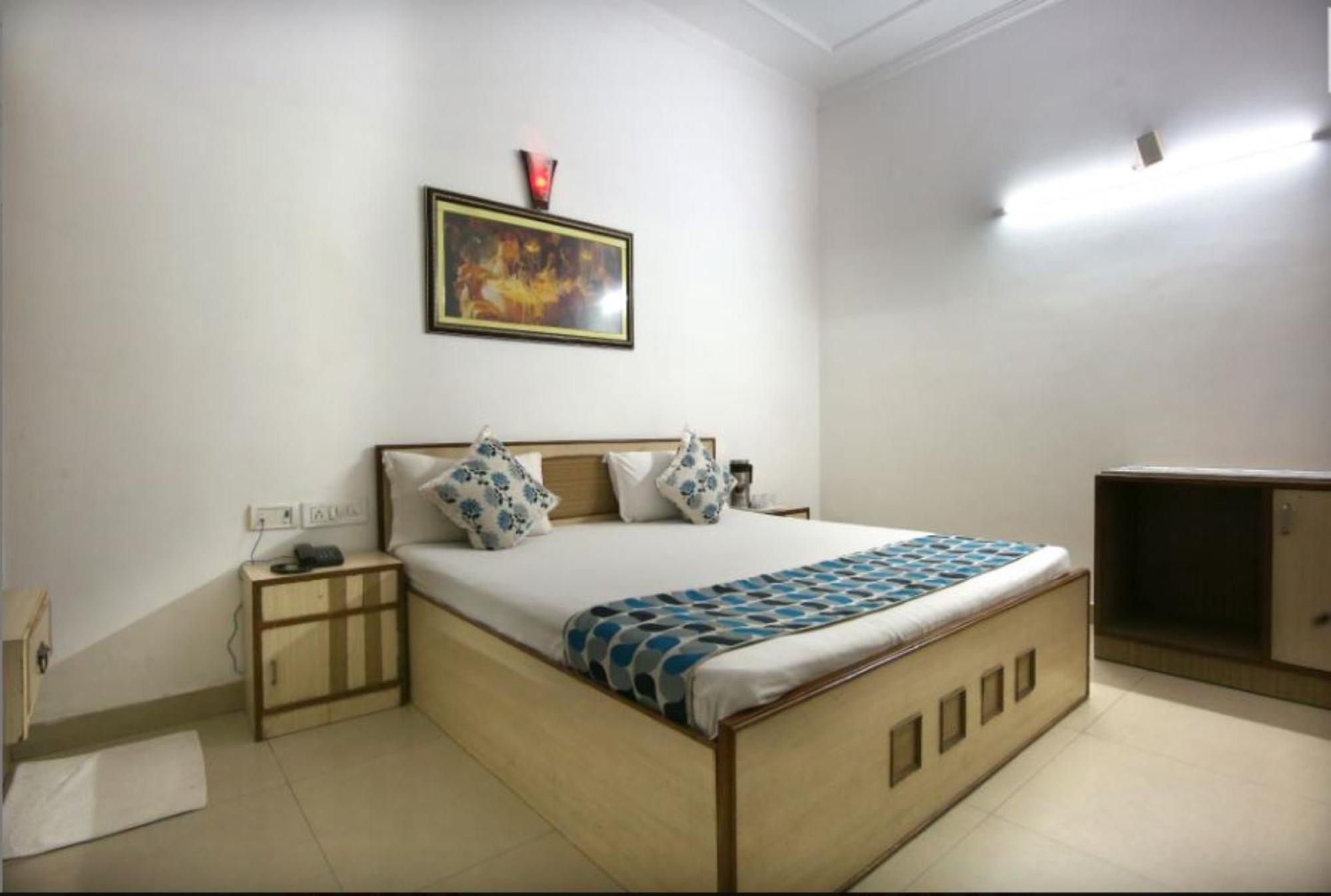 Hotel Riya Palace- Near Idgah Railway Station Agra Agra (Uttar Pradesh)