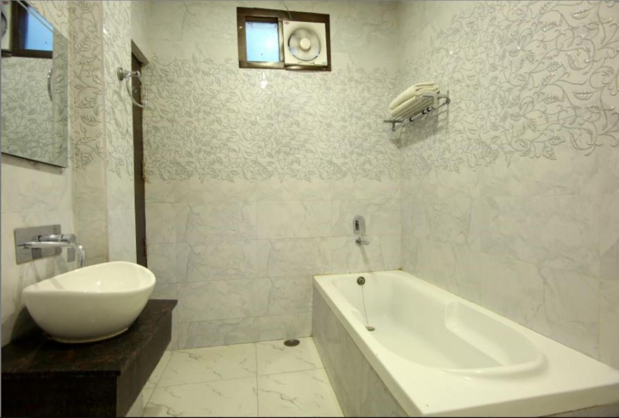 Hotel Riya Palace- Near Idgah Railway Station Agra Agra (Uttar Pradesh)