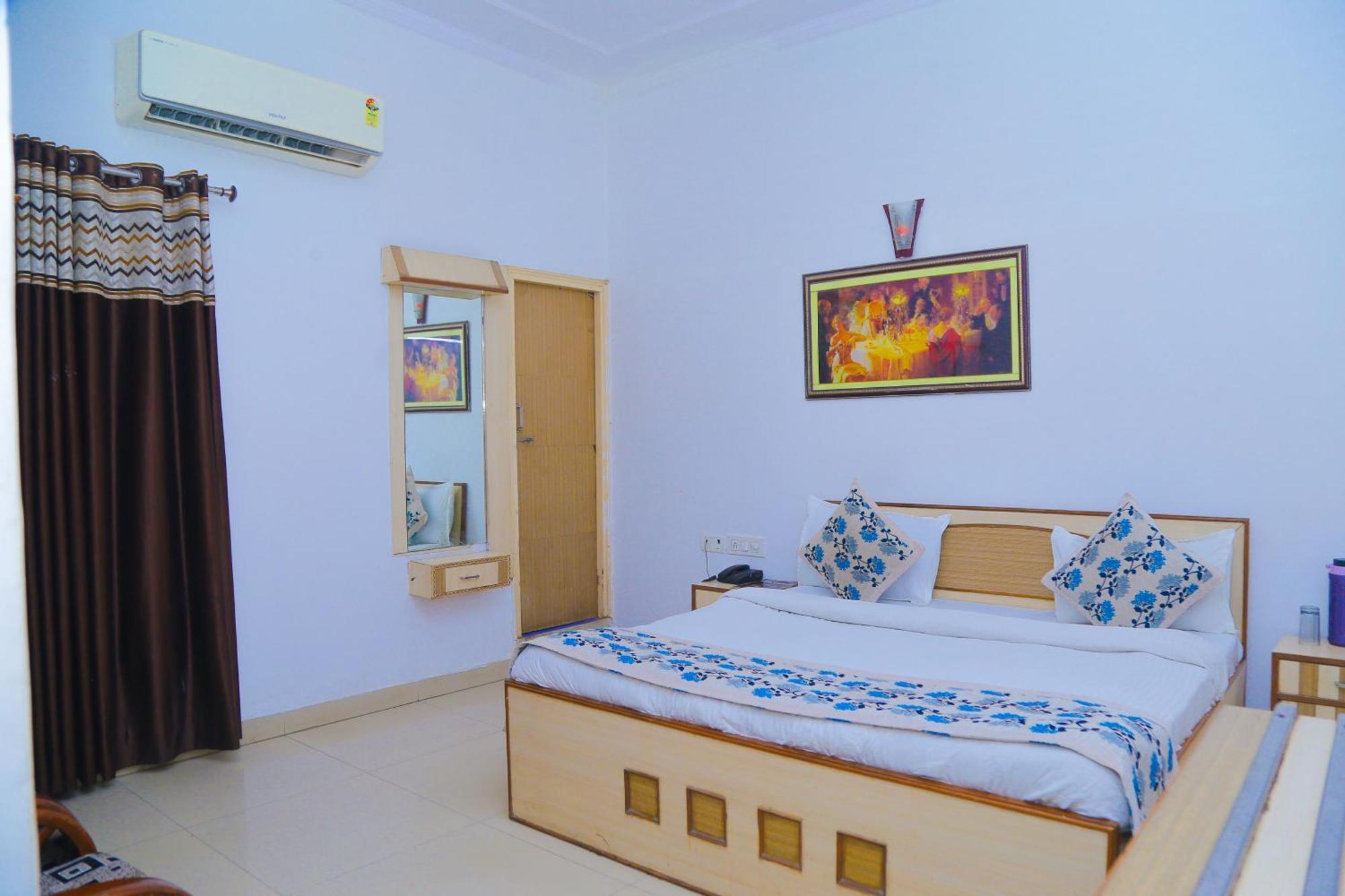 Riya Palace- Near Idgah Railway Station Agra *
