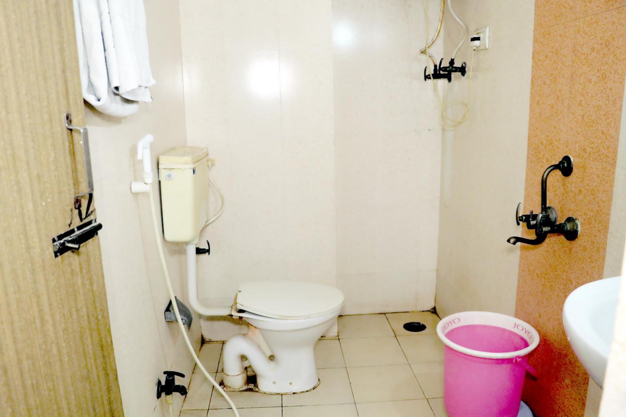 Riya Palace- Near Idgah Railway Station Agra