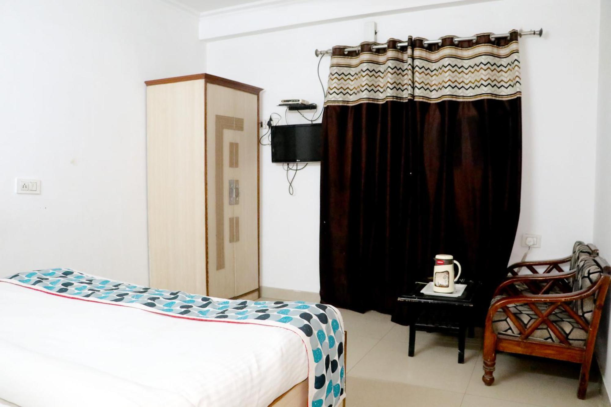 Riya Palace- Near Idgah Railway Station Agra Hotel