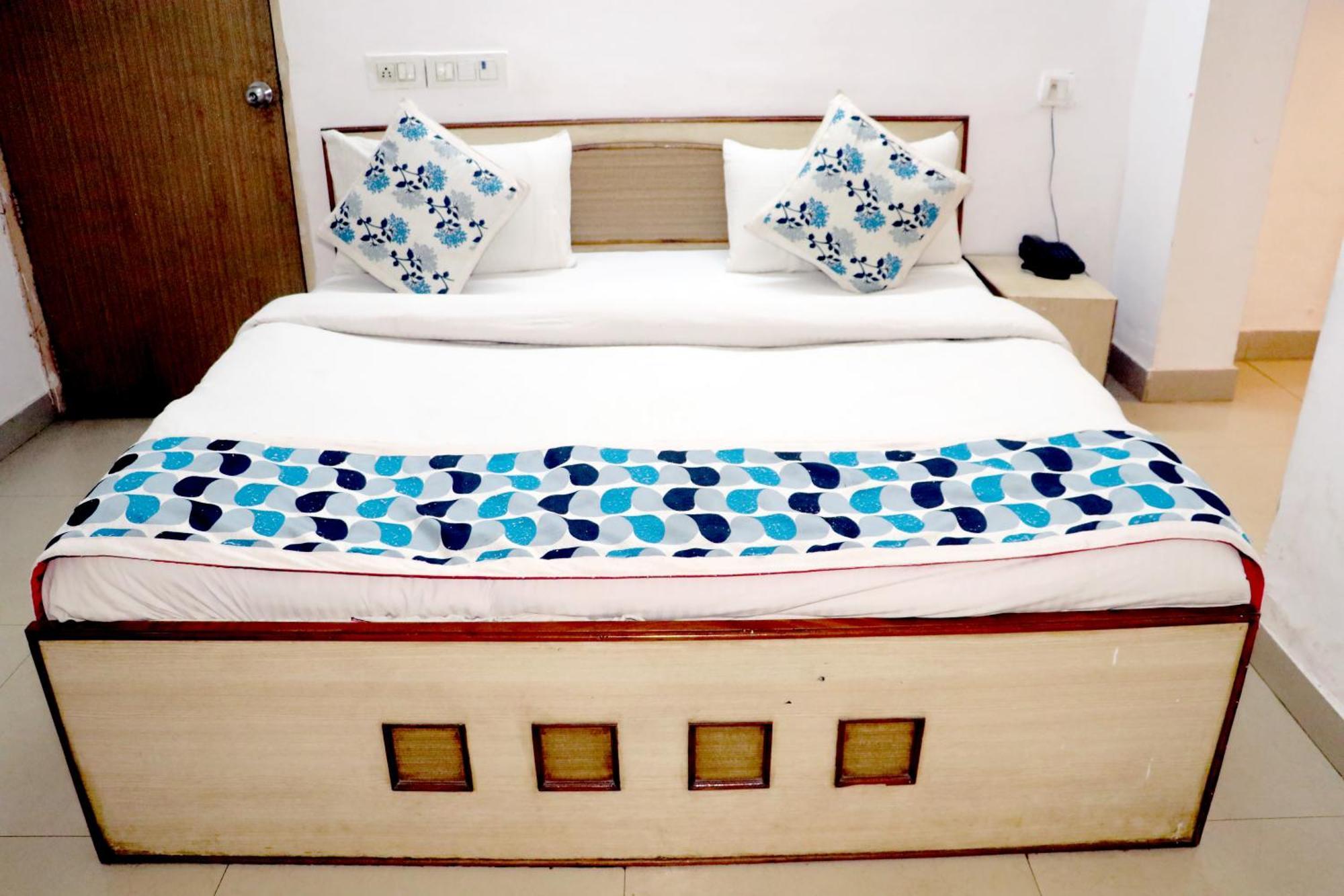 Riya Palace- Near Idgah Railway Station Agra *