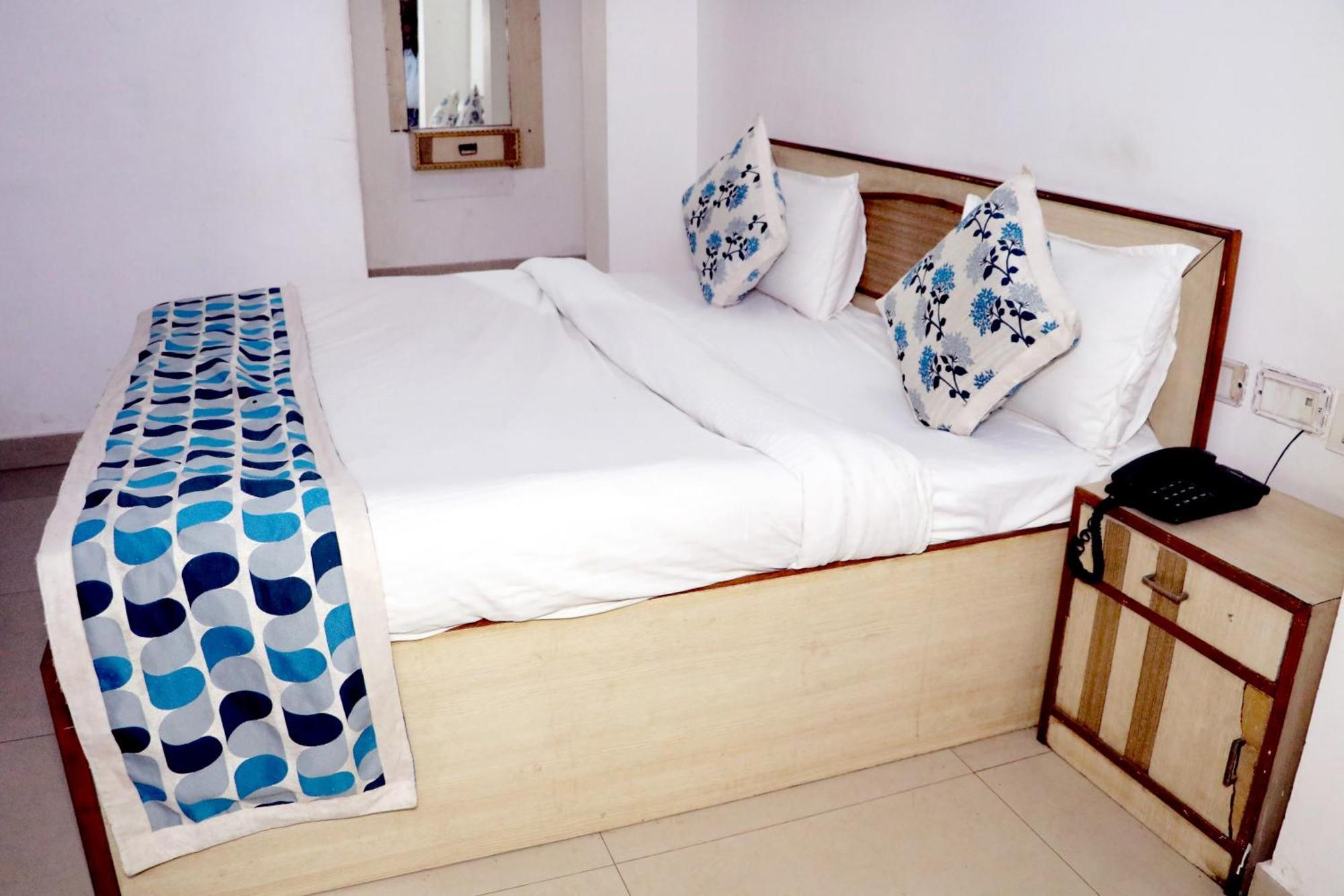 Riya Palace- Near Idgah Railway Station Agra
