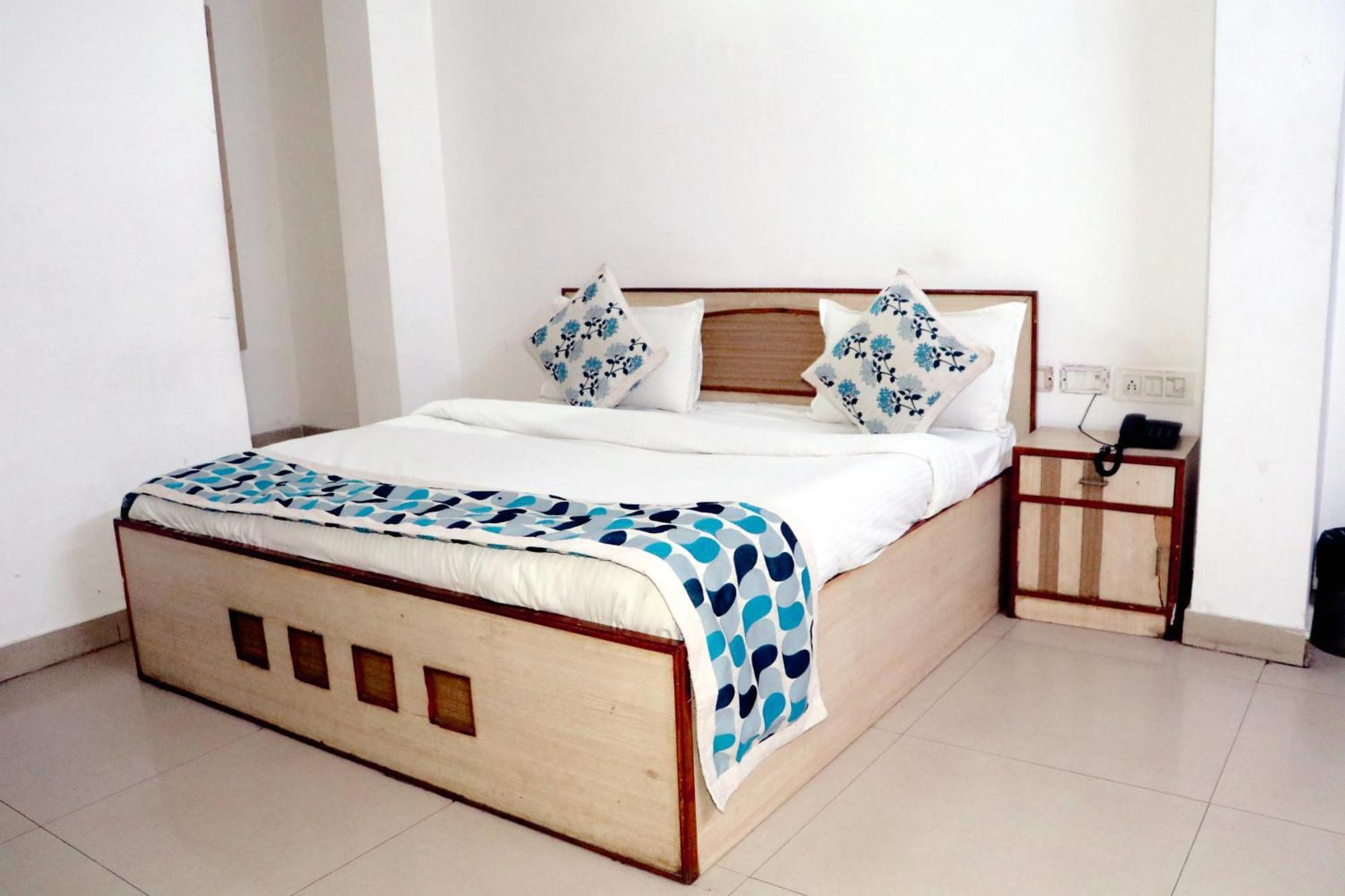 Riya Palace- Near Idgah Railway Station Agra * Agra (Uttar Pradesh)