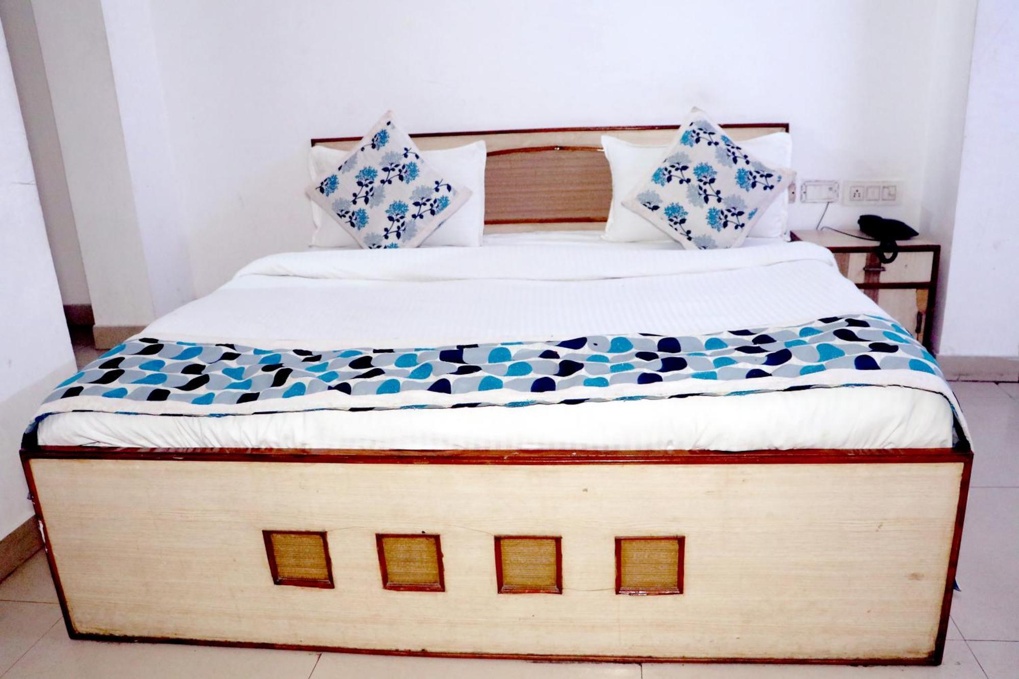Hotel Riya Palace- Near Idgah Railway Station Agra *
