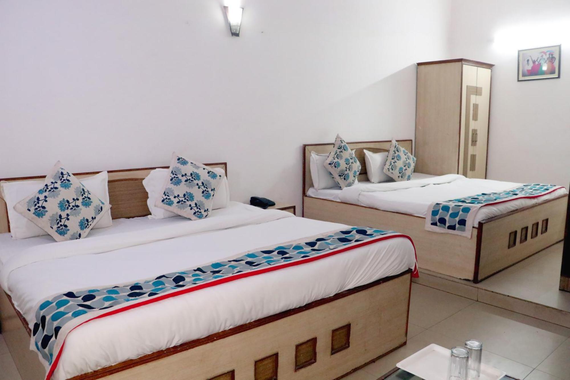 Riya Palace- Near Idgah Railway Station Agra *