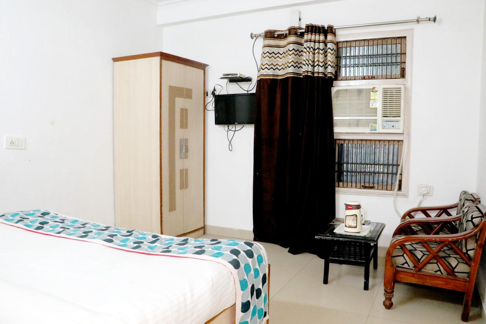 Riya Palace- Near Idgah Railway Station Agra * Agra (Uttar Pradesh)
