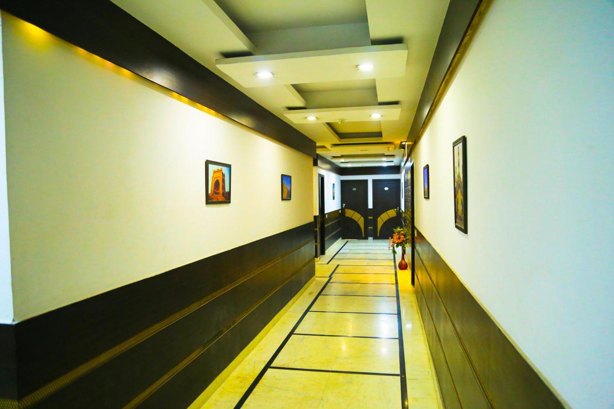 Riya Palace- Near Idgah Railway Station Agra Hotel *