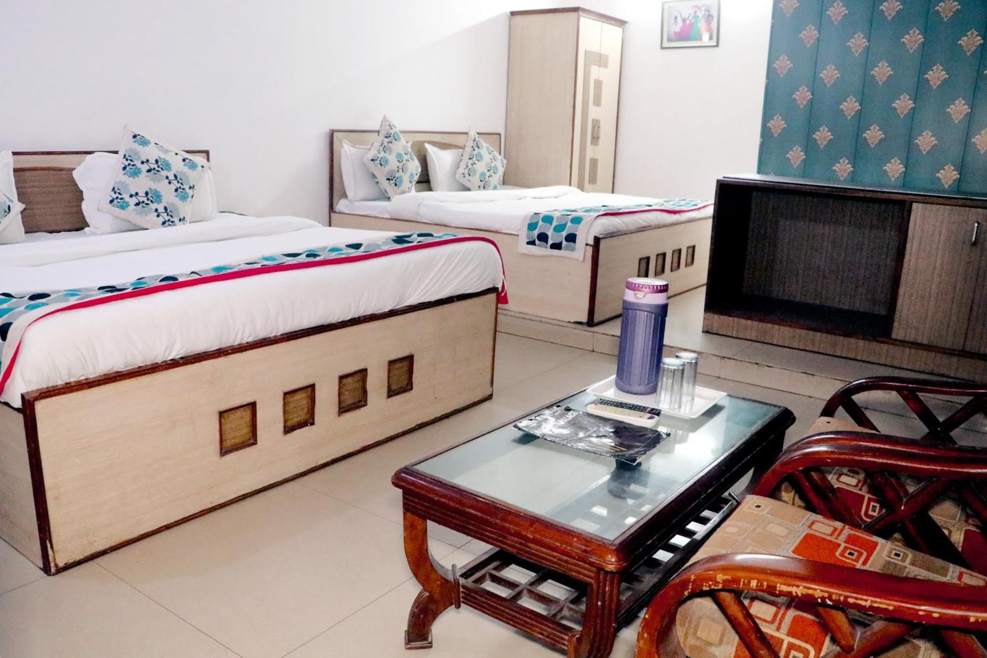 Riya Palace- Near Idgah Railway Station Agra Hotel