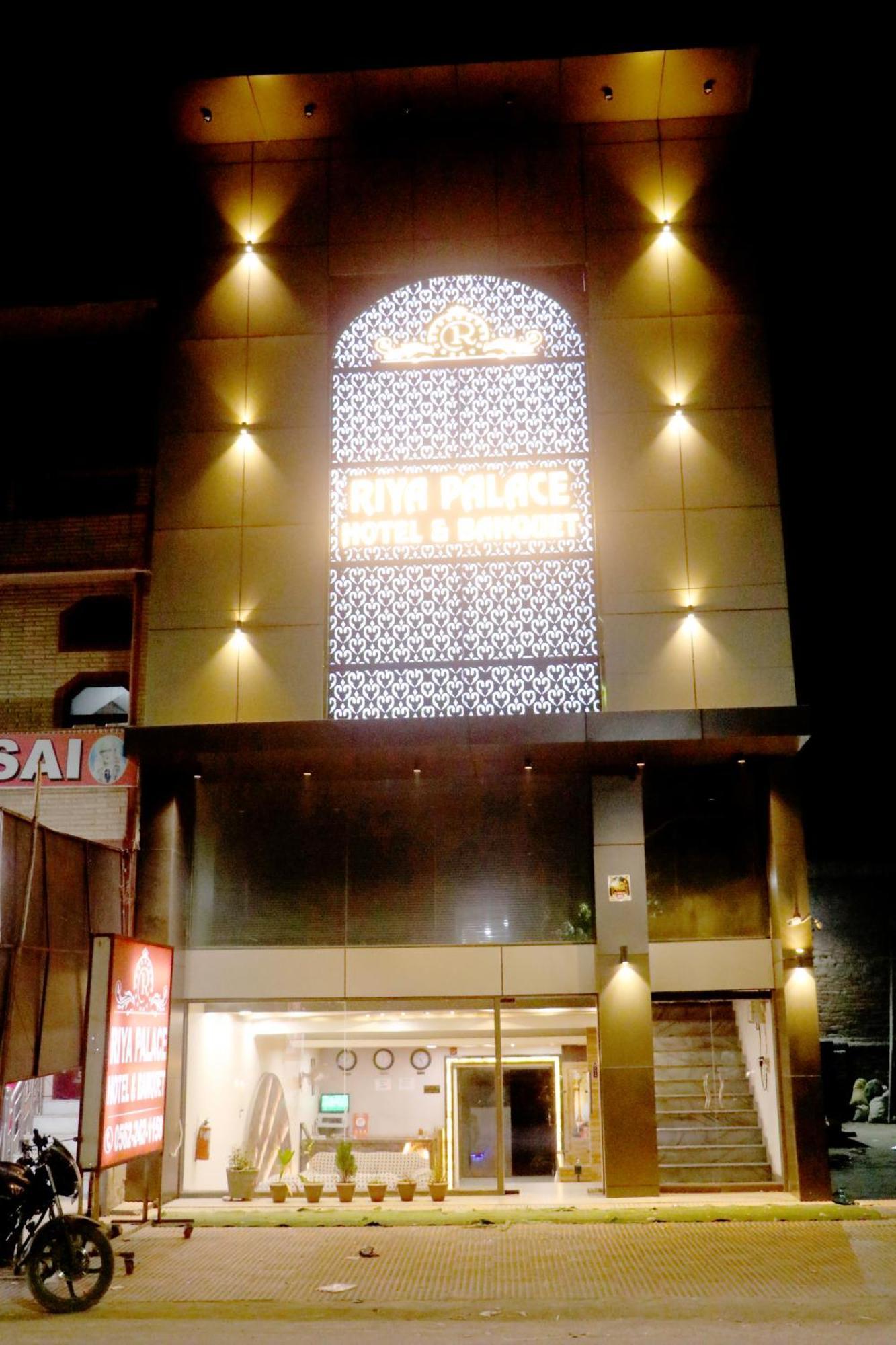 Riya Palace- Near Idgah Railway Station Agra Hotel
