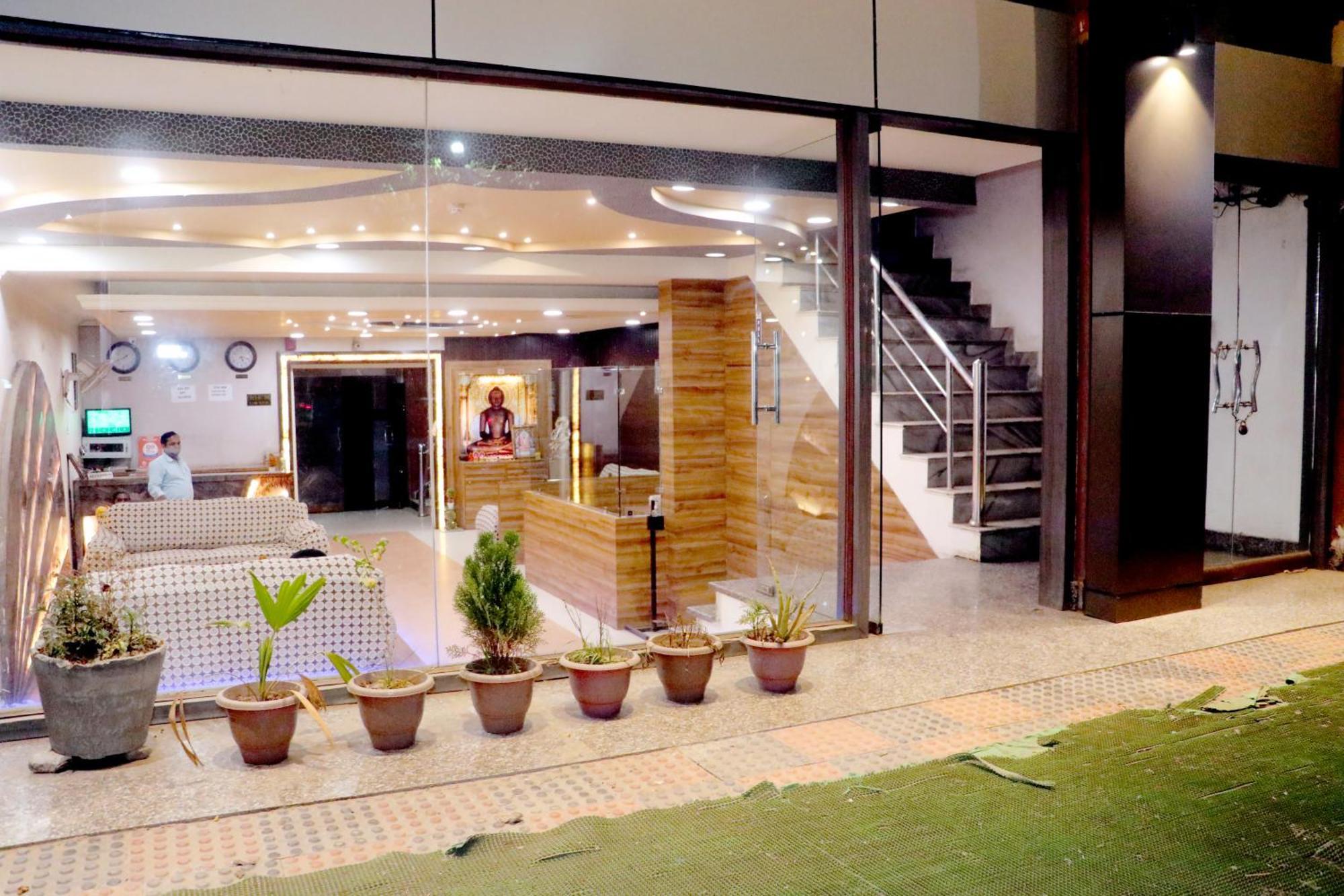Riya Palace- Near Idgah Railway Station Agra