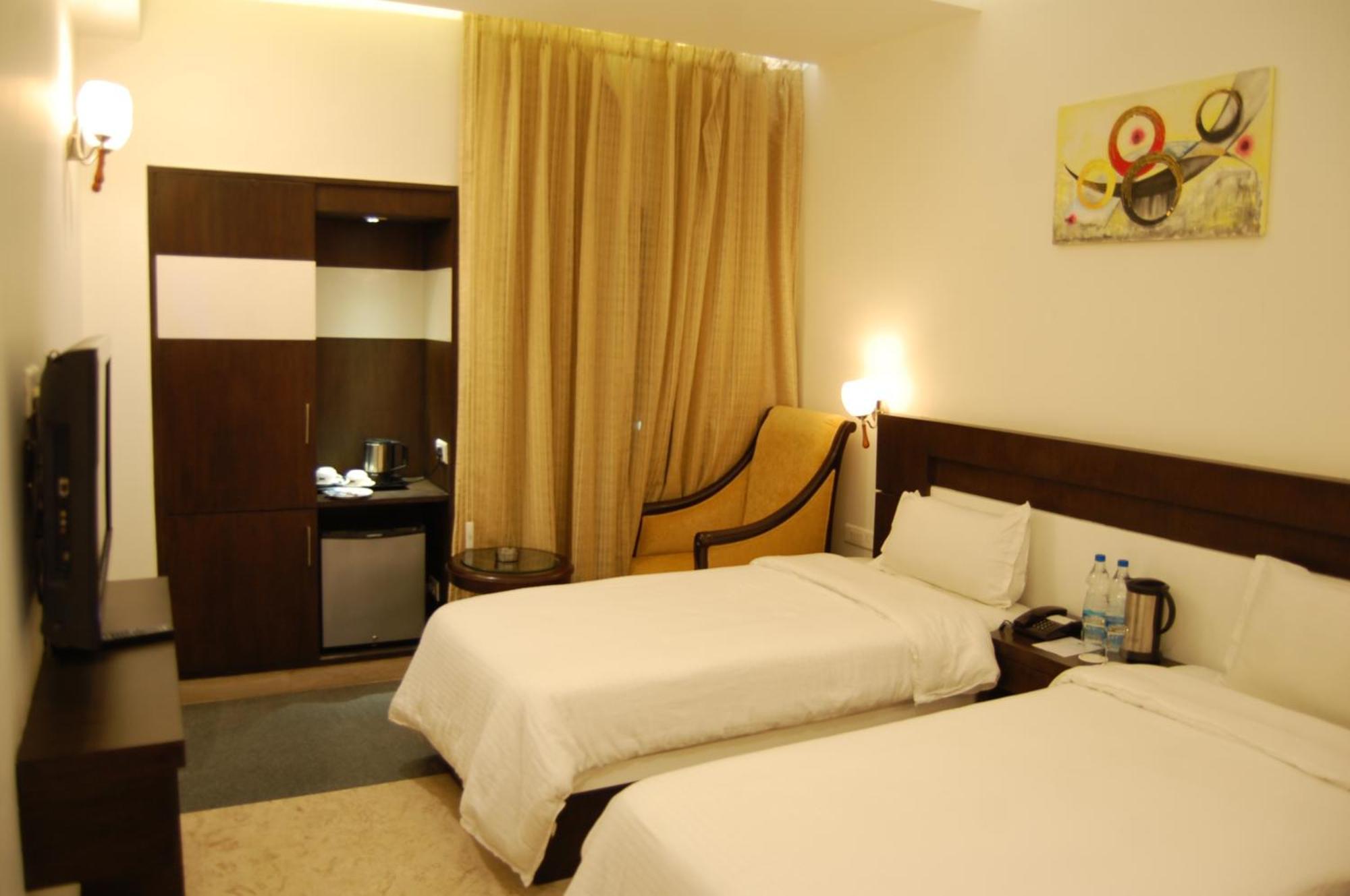 Taj 4*