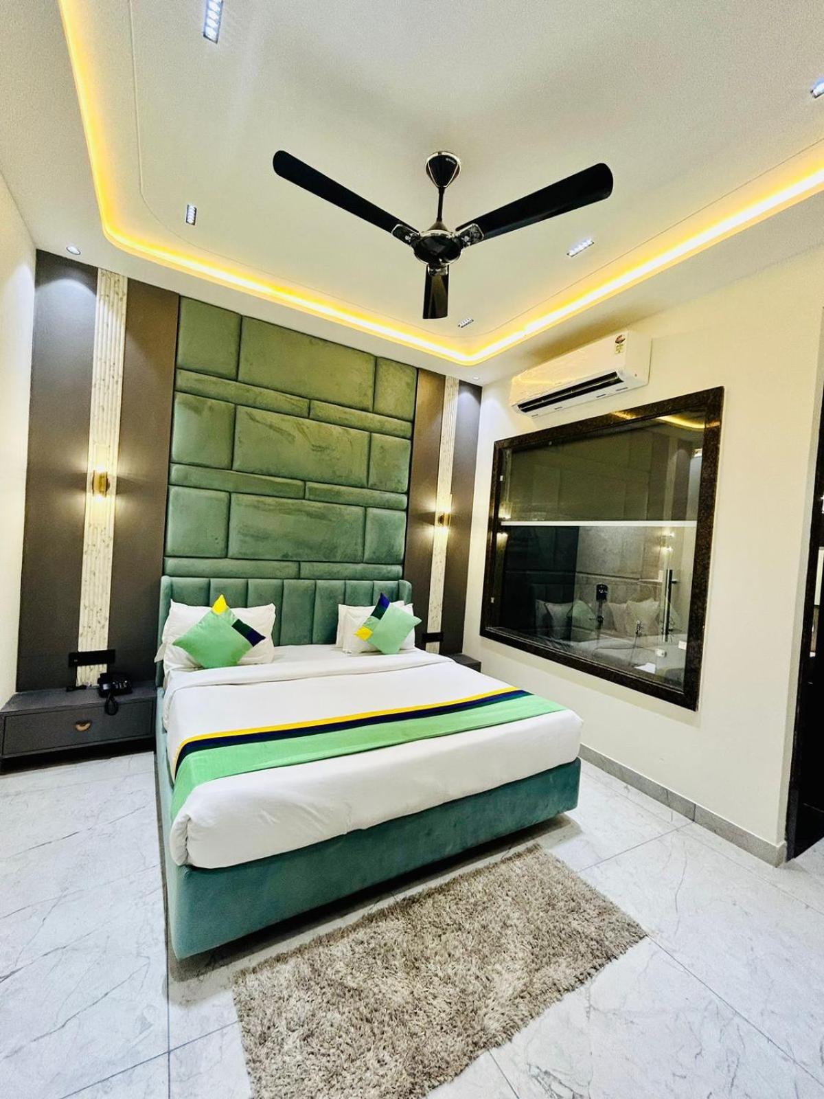 Hotel Taj Ronak Luxury - Agra 4*