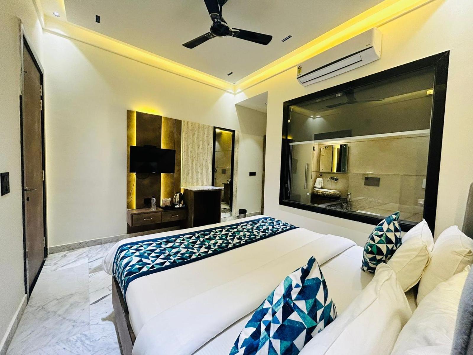 Hotel Taj Ronak Luxury - Agra 4*