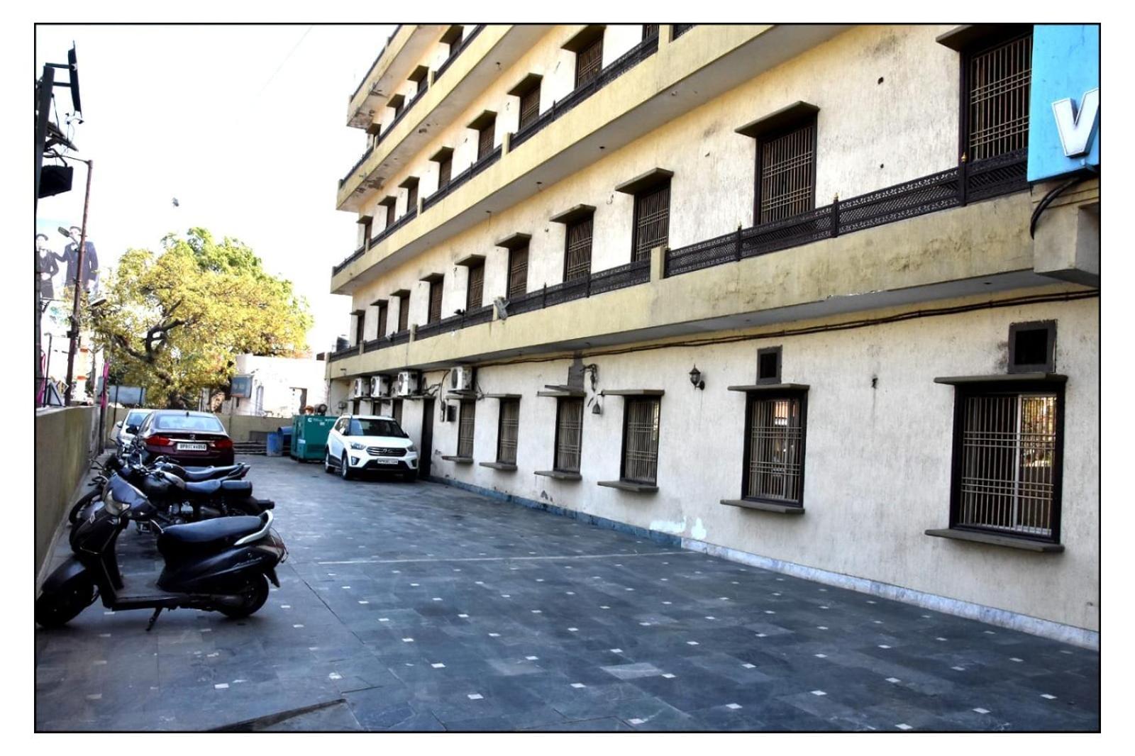 Vaibhav Palace Guest house *