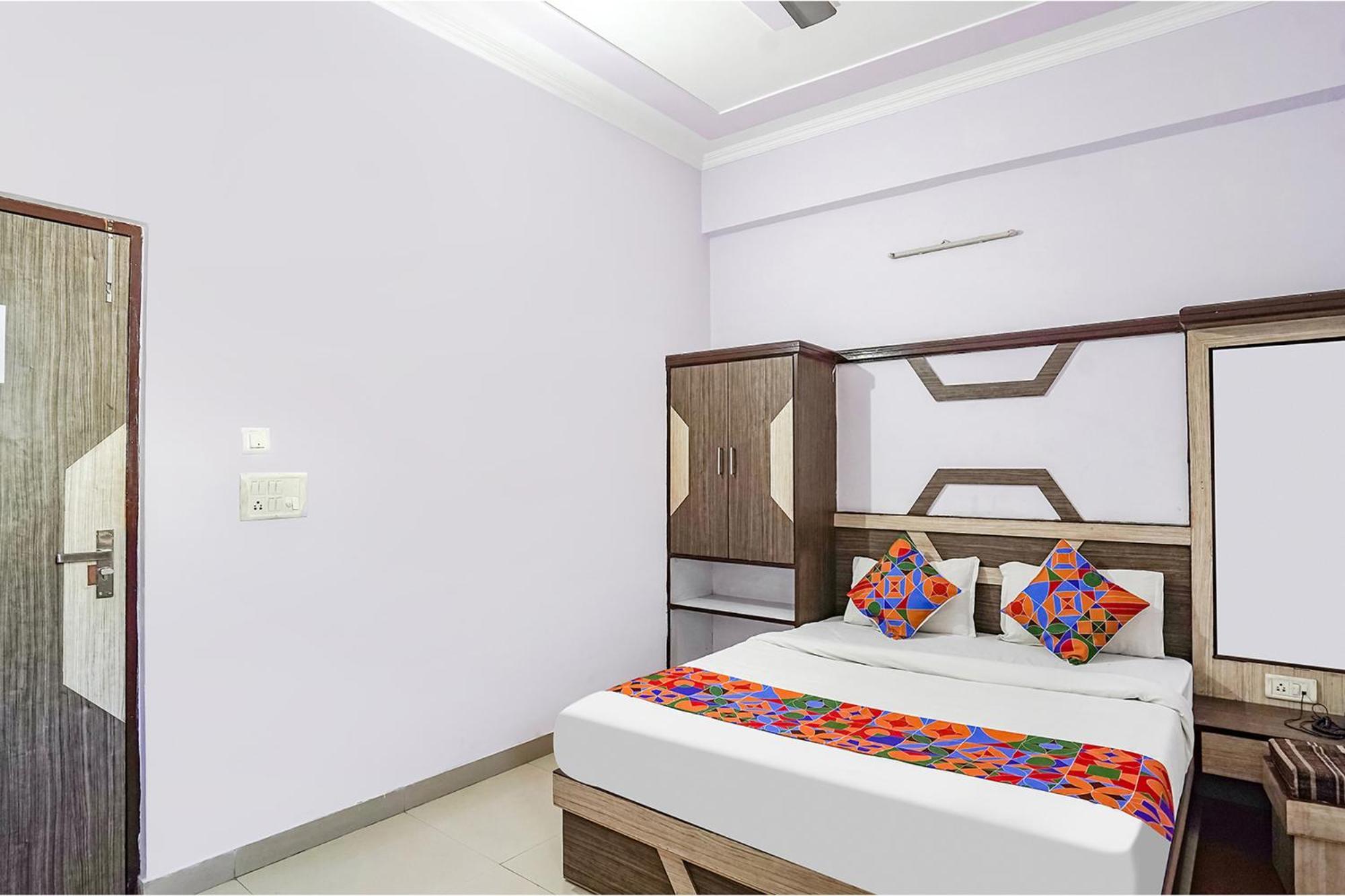 G B Palace 3* Agra (Uttar Pradesh)