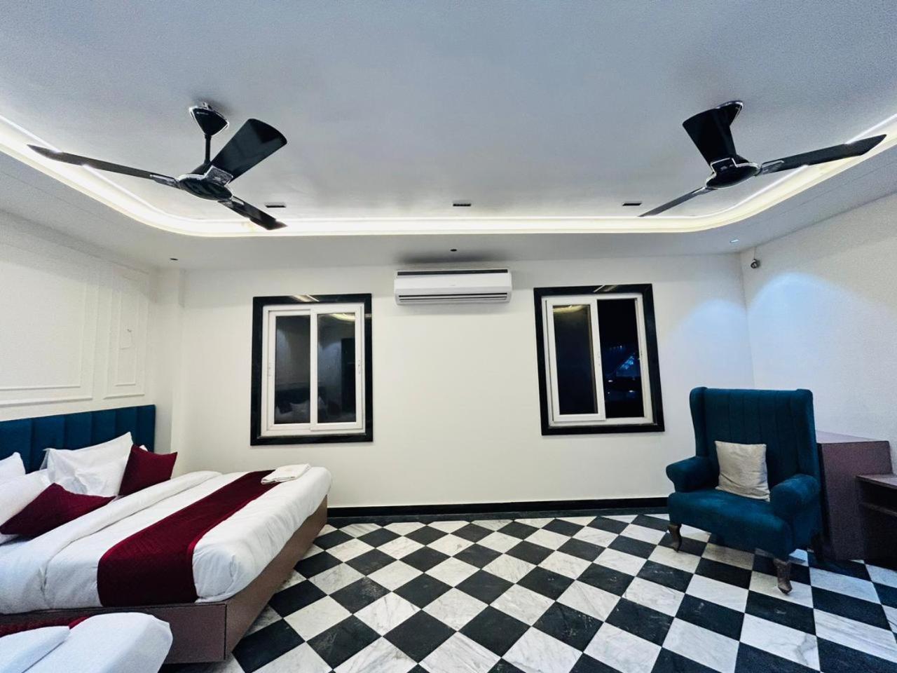 Taj Ronak Luxury - Hotel