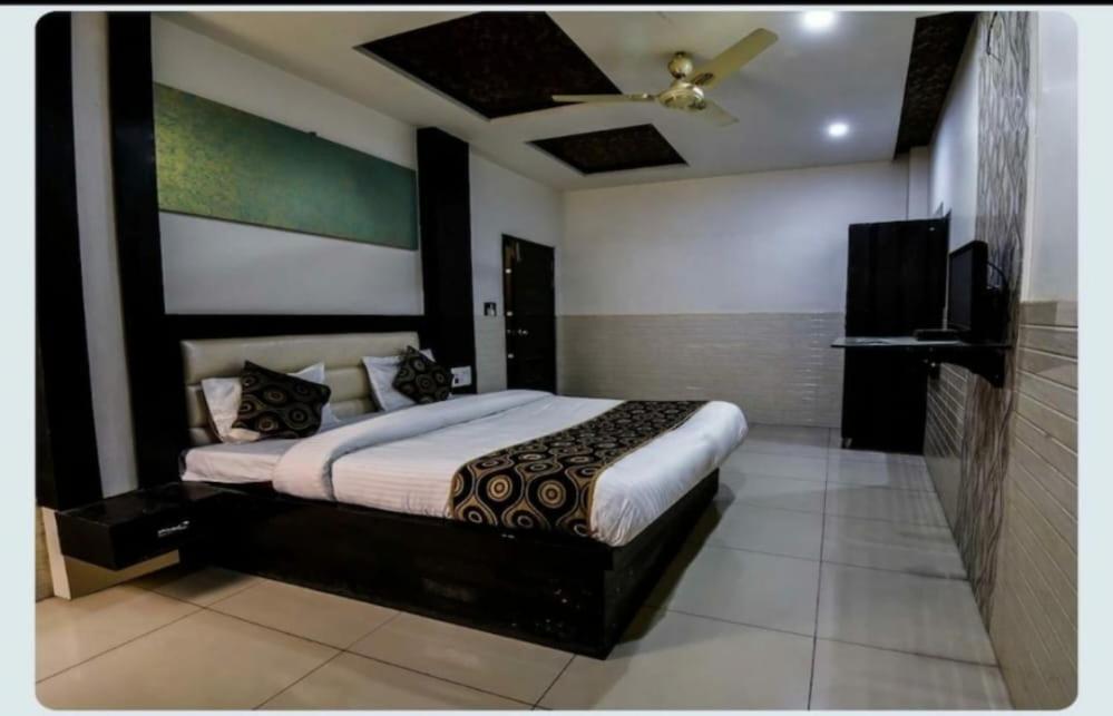 Vishu Premium Guest house Agra (Uttar Pradesh)