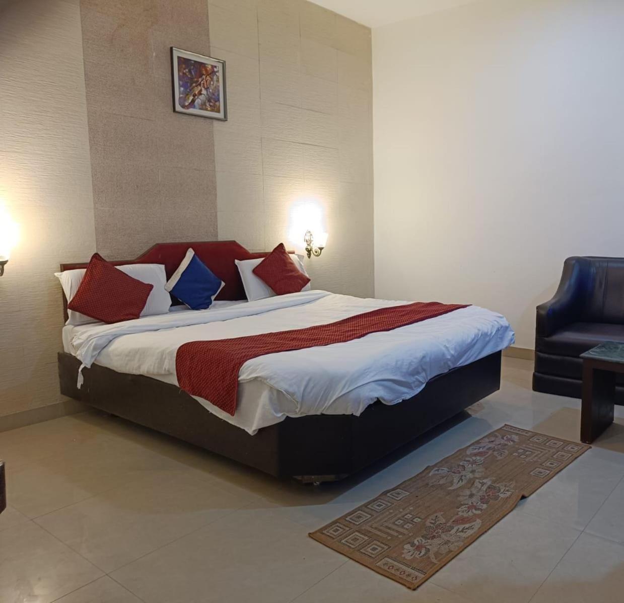 Vishu Premium Guest house *
