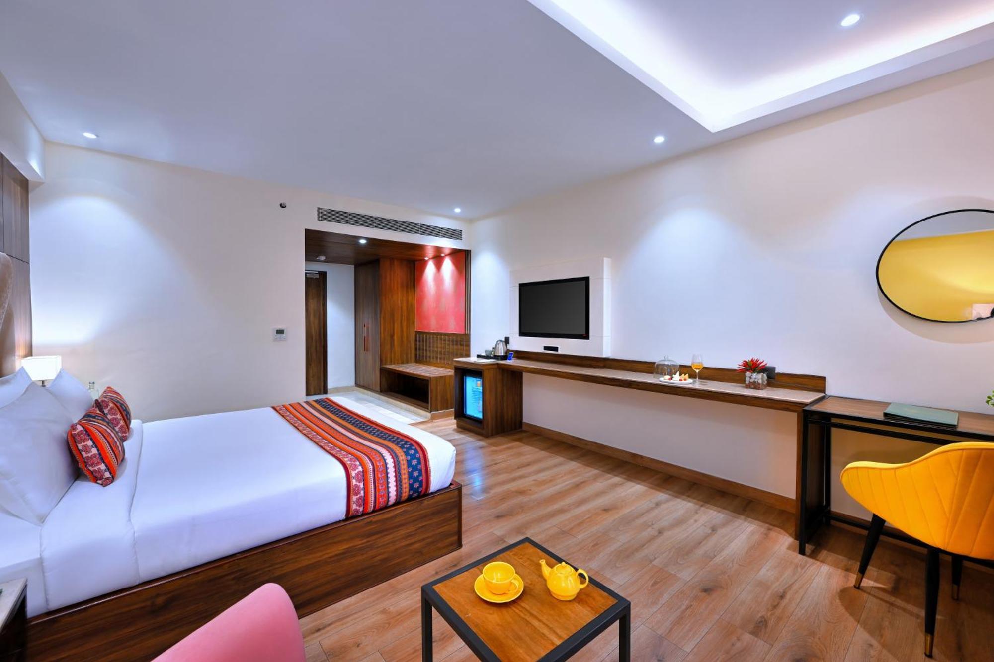 Hotel Golden Tulip Agra 4*